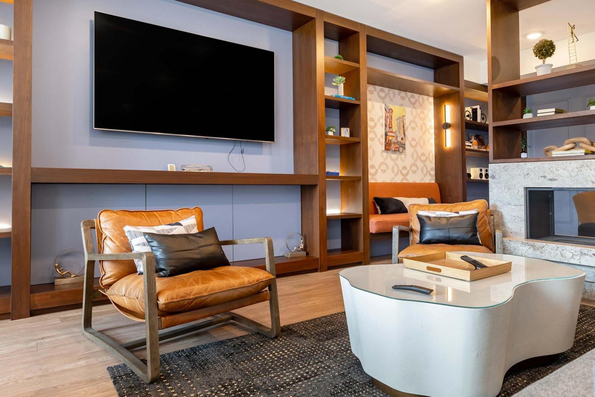 1br Loft With Modern Glass Views *