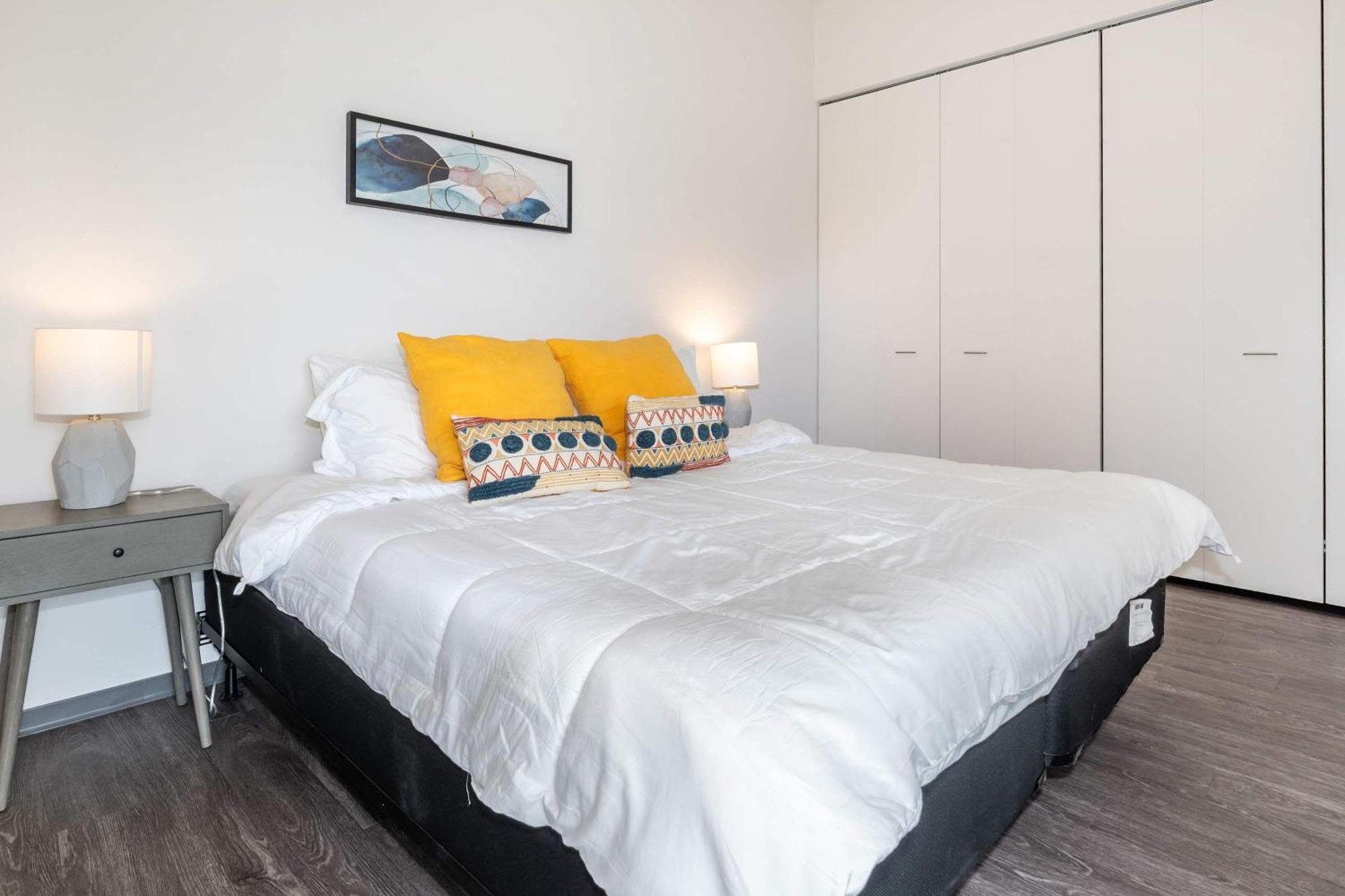 Apartment 1br Loft With Modern Glass Views