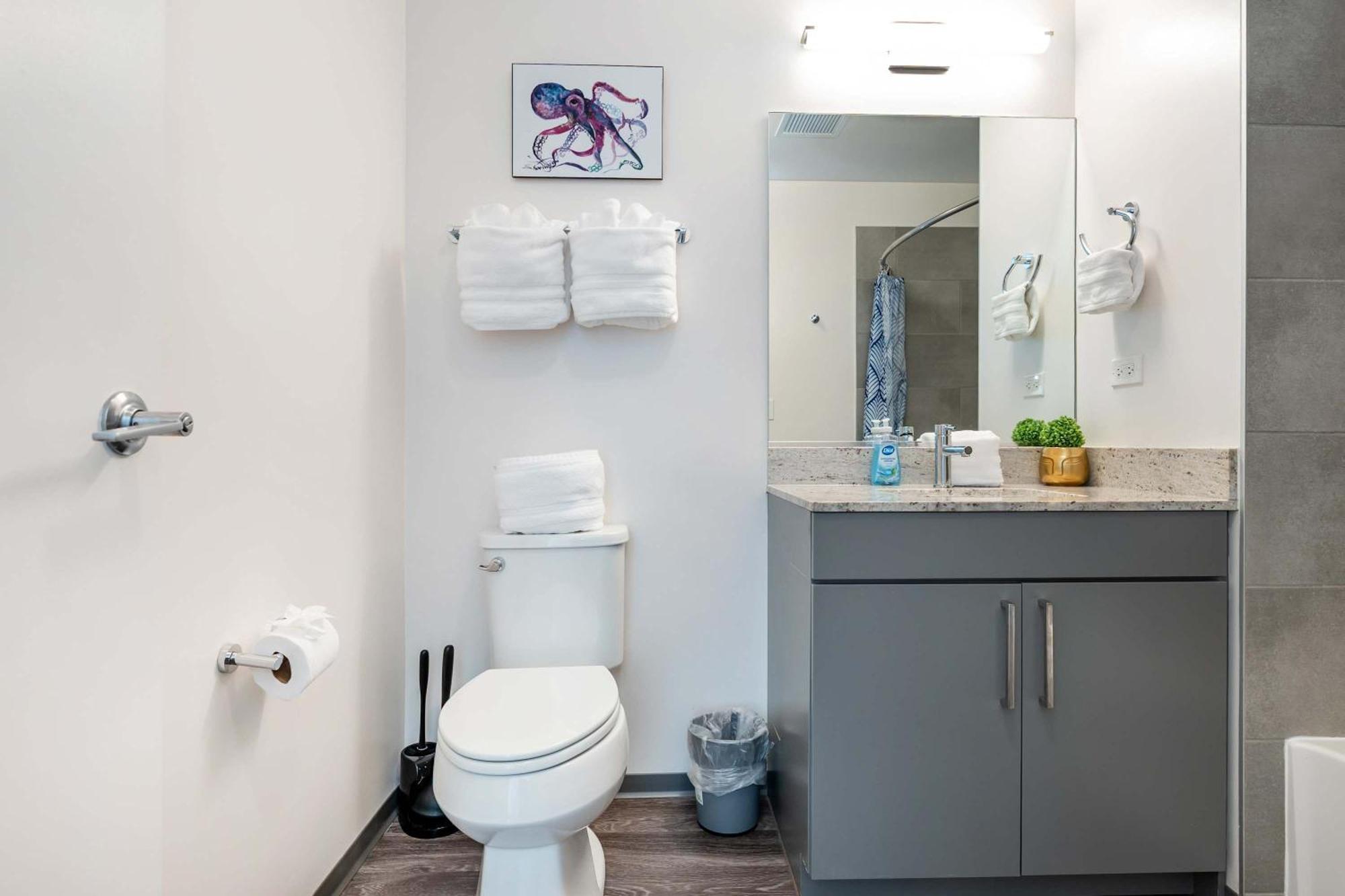 1br Loft With Modern Glass Views * Chicago