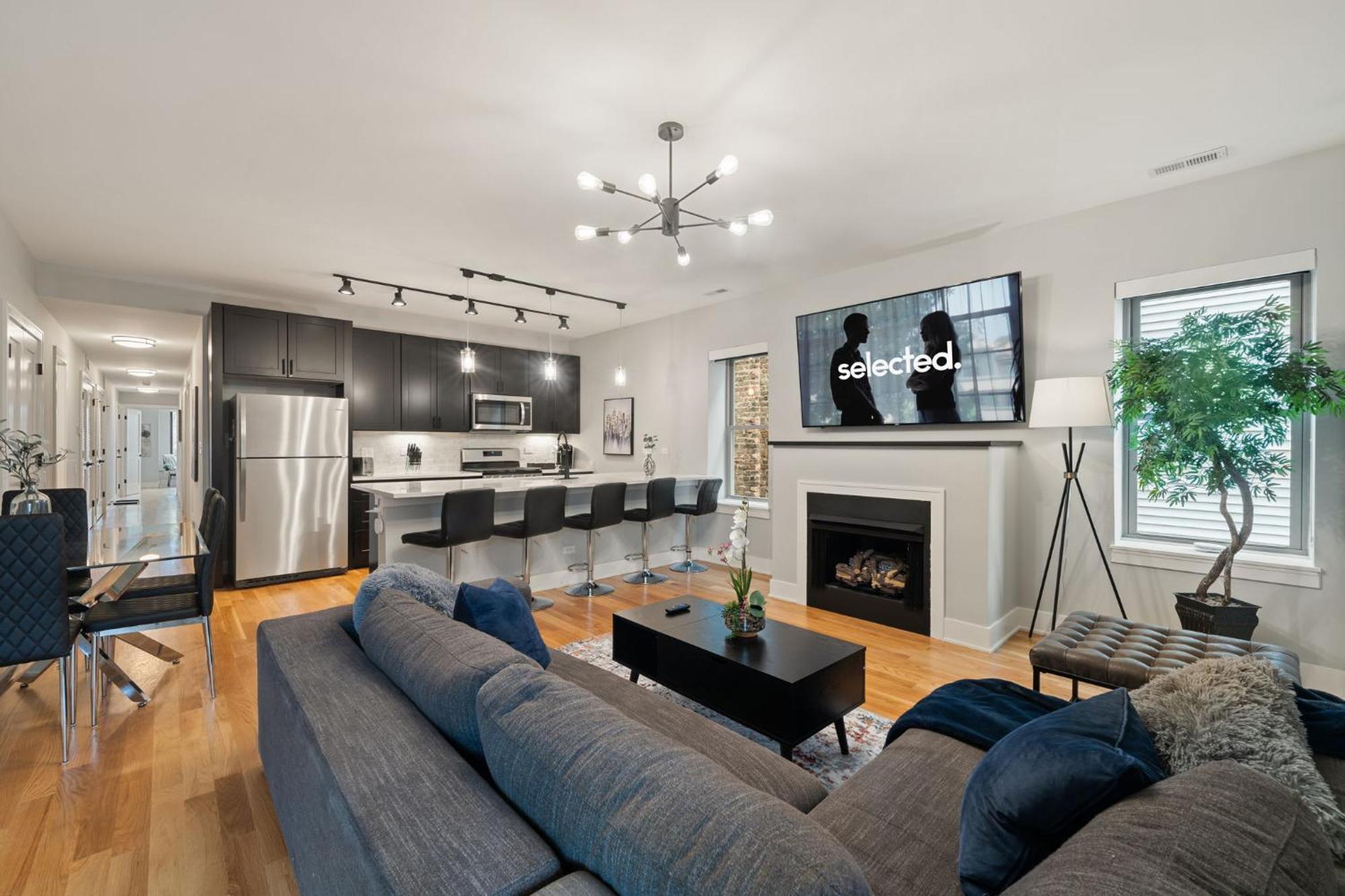 3 Bed 2 Bath Retreat W Balcony & Parking Apartment