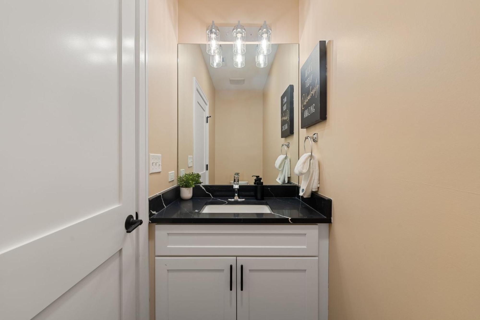 3 Bed 2 Bath Retreat W Balcony & Parking