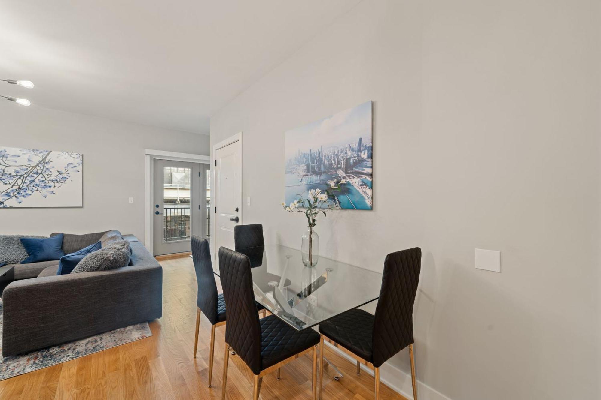 3 Bed 2 Bath Retreat W Balcony & Parking Apartment