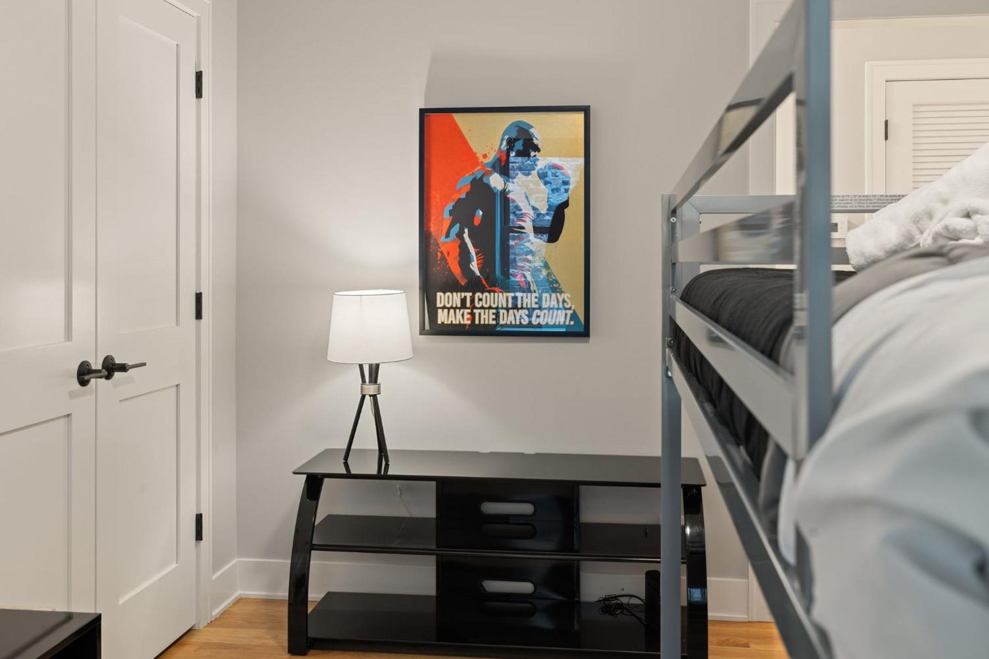 Apartment 3 Bed 2 Bath Retreat W Balcony & Parking