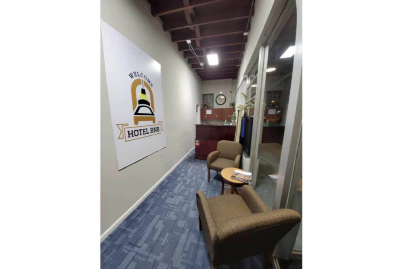 Hotel Budget-friendly And Free Coffee Downtown