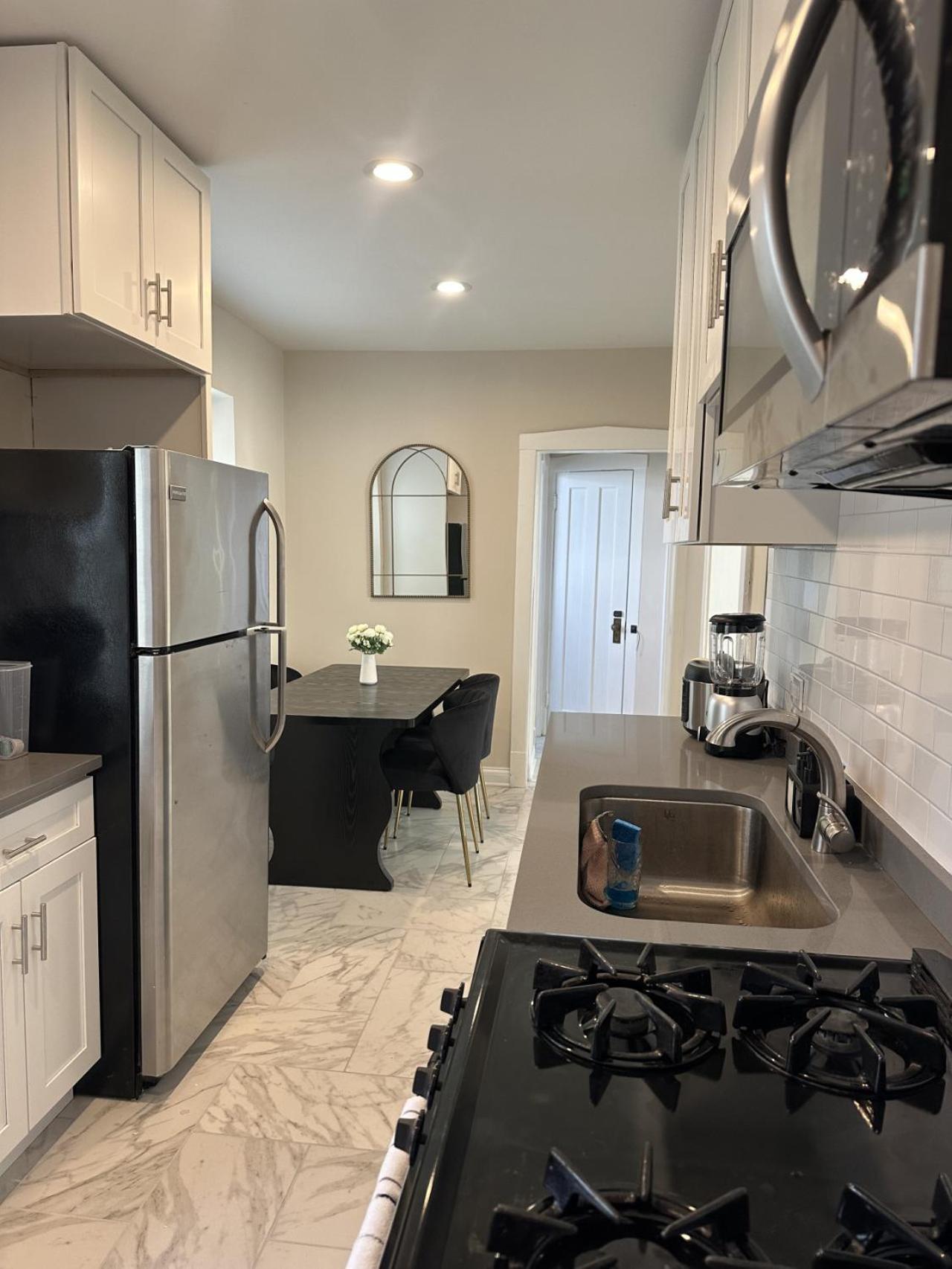 1br, Stylish With Workspace *