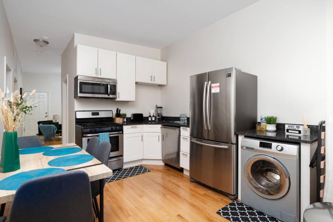 15mins Dt Wicker Park Gem Sleeps 8 Freepark Apartment *