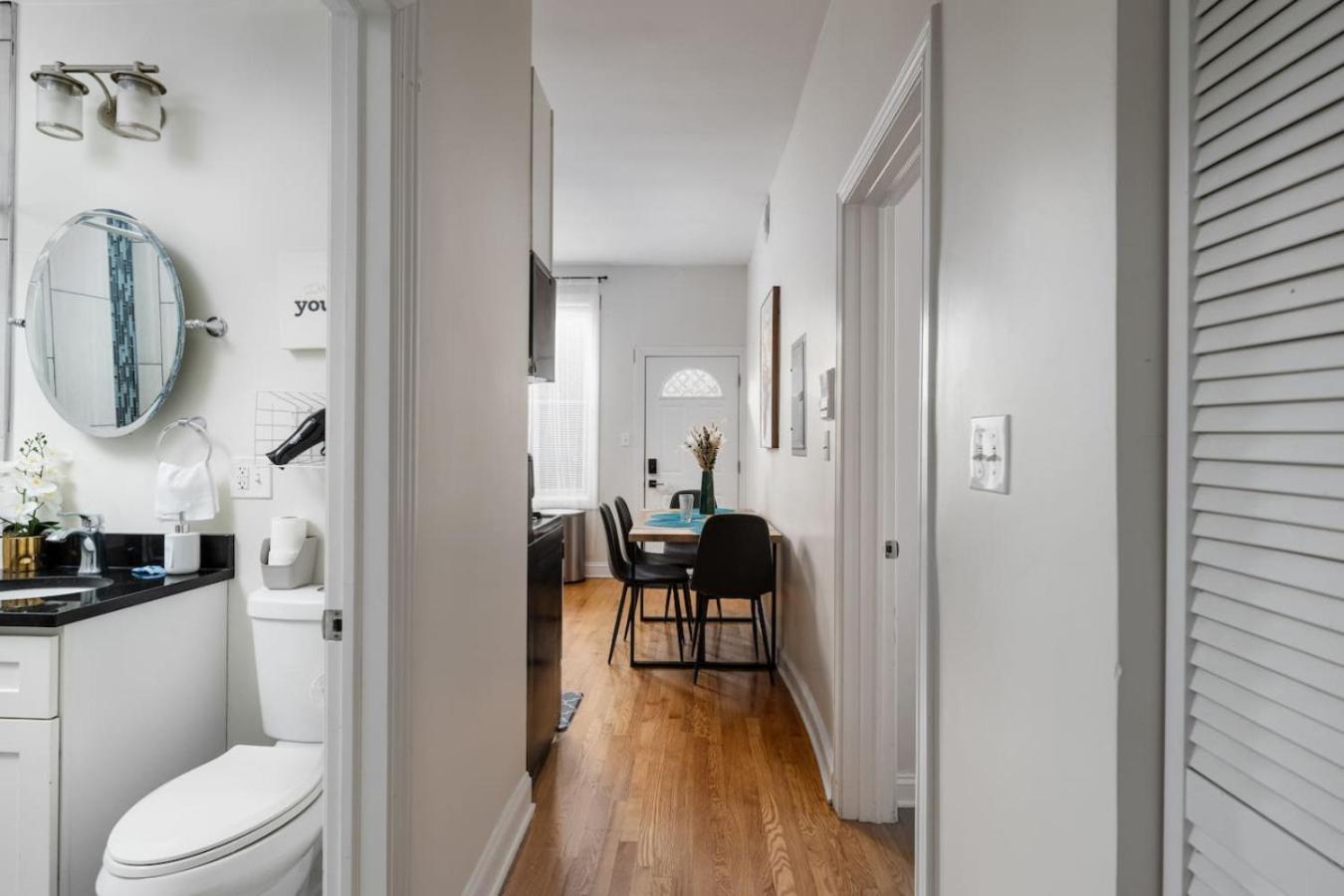 Apartment 15mins Dt Wicker Park Gem Sleeps 8 Freepark Chicago