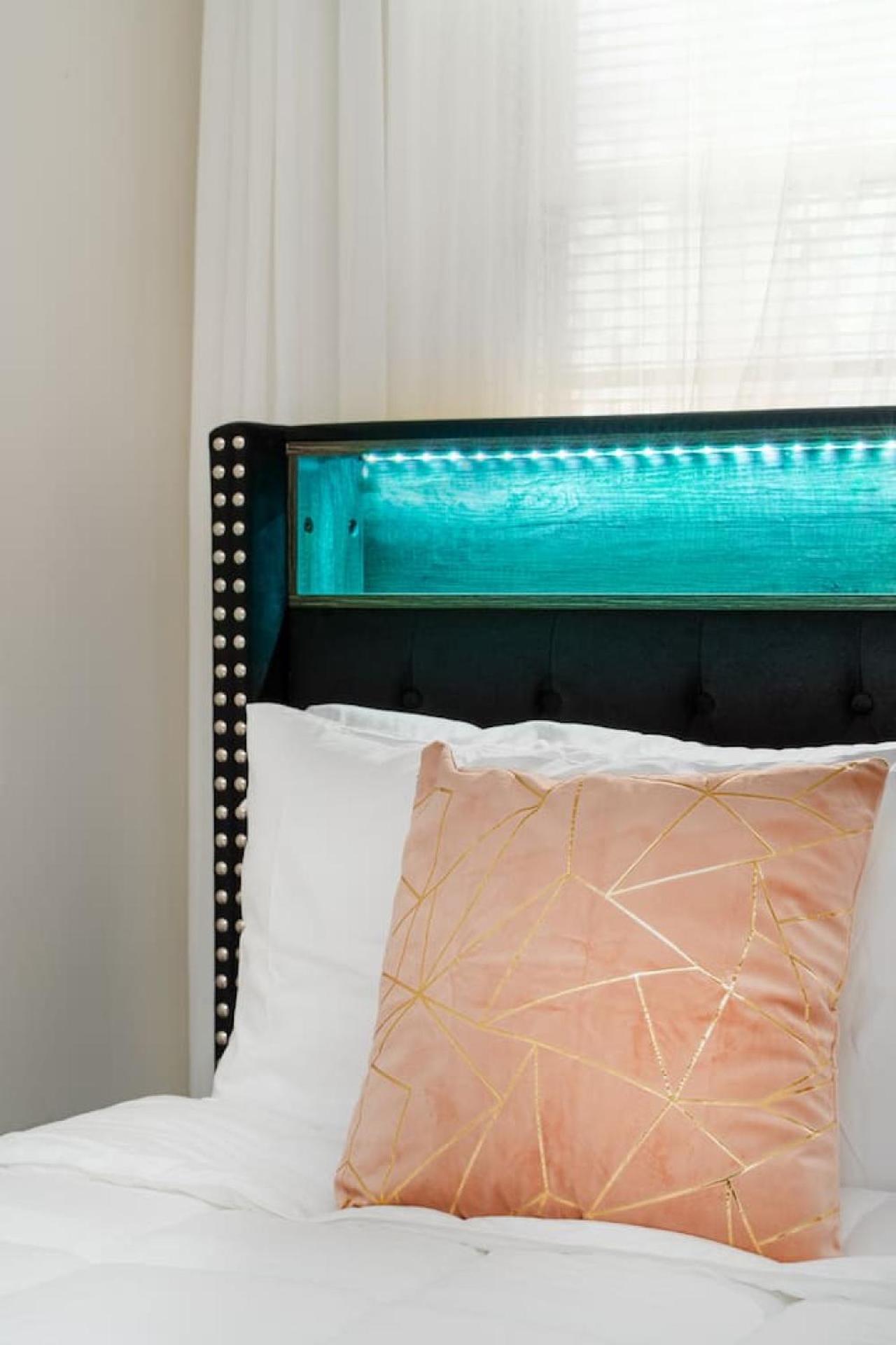 Apartment 15mins Dt Wicker Park Gem Sleeps 8 Freepark Chicago