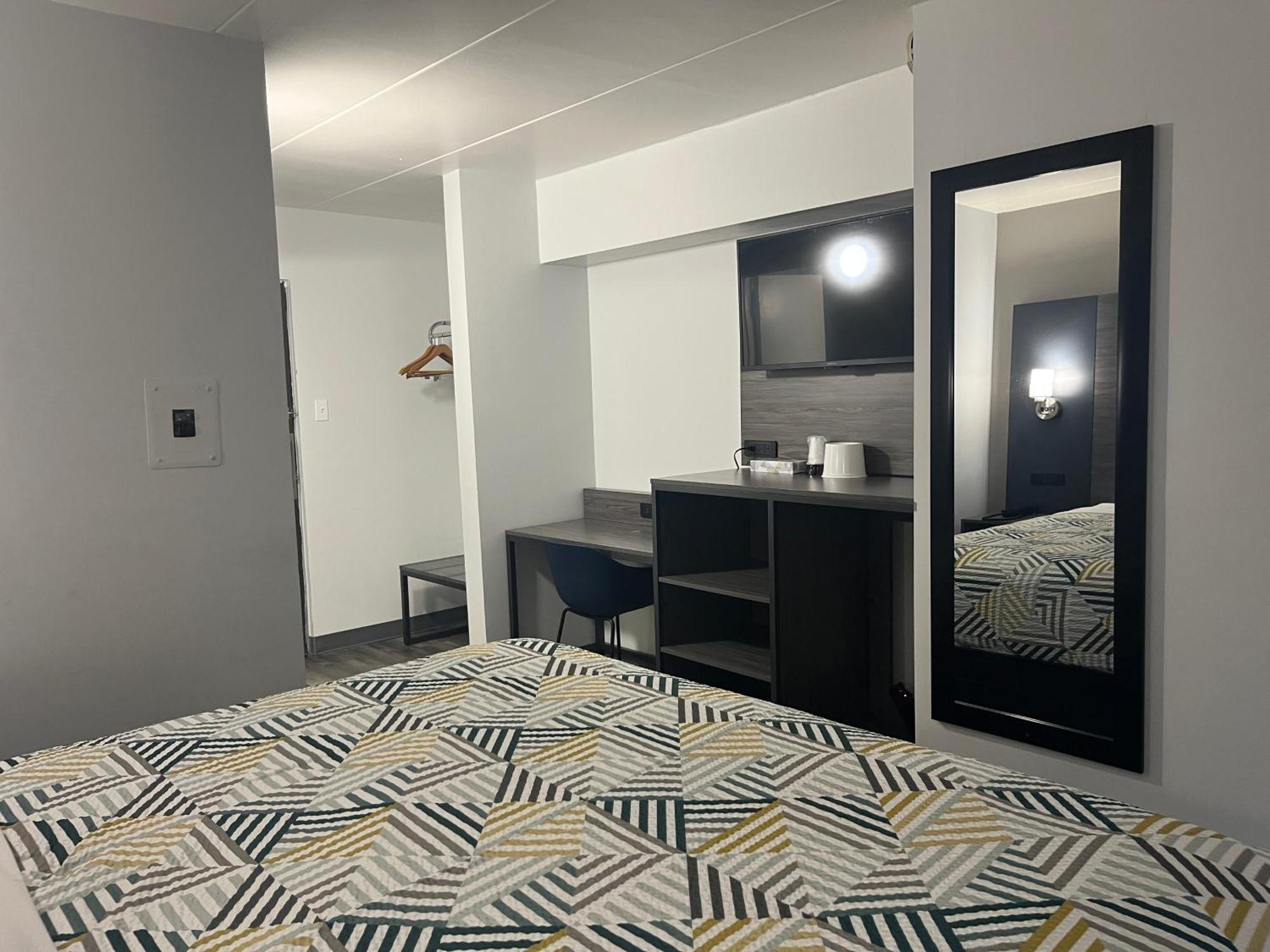 6 Chicago, Il - Halsted Hotel 2*