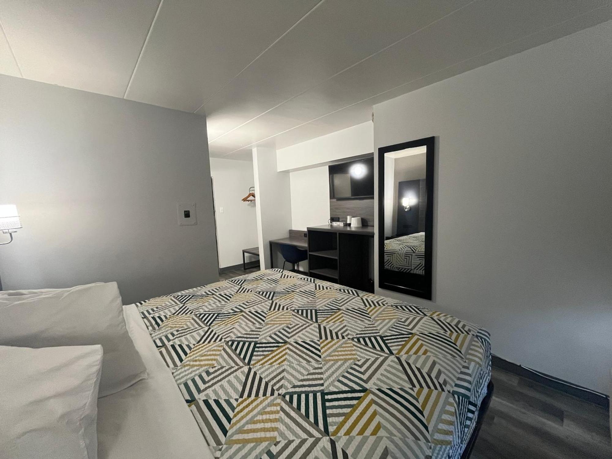 6 Chicago, Il - Halsted 2*