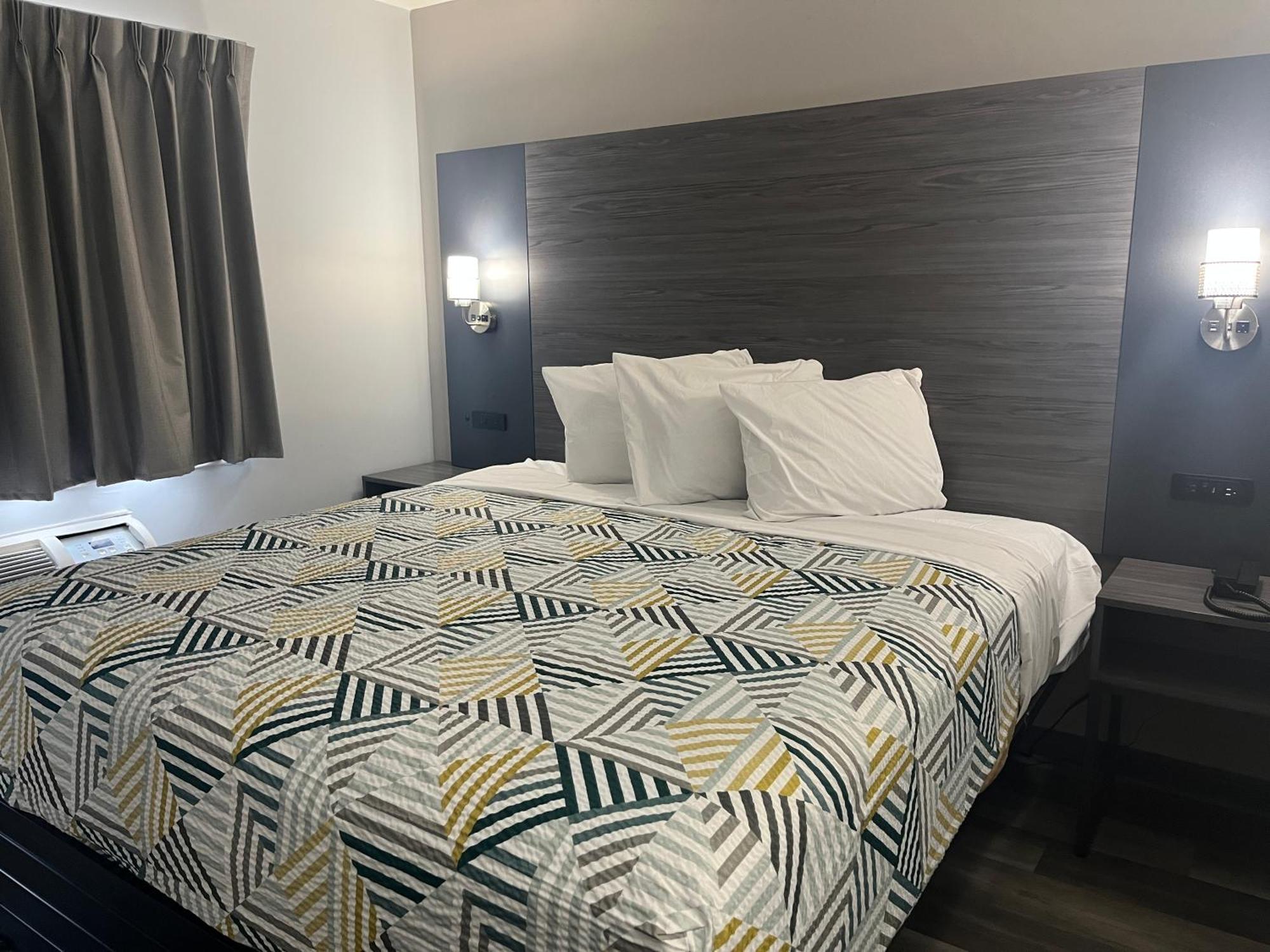 6 Chicago, Il - Halsted Hotel