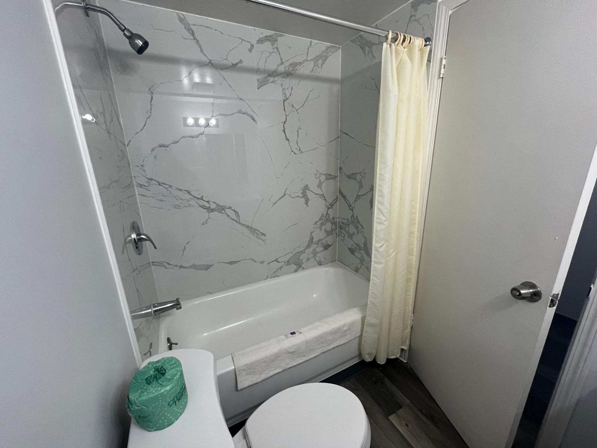 6 Chicago, Il - Halsted Hotel 2*