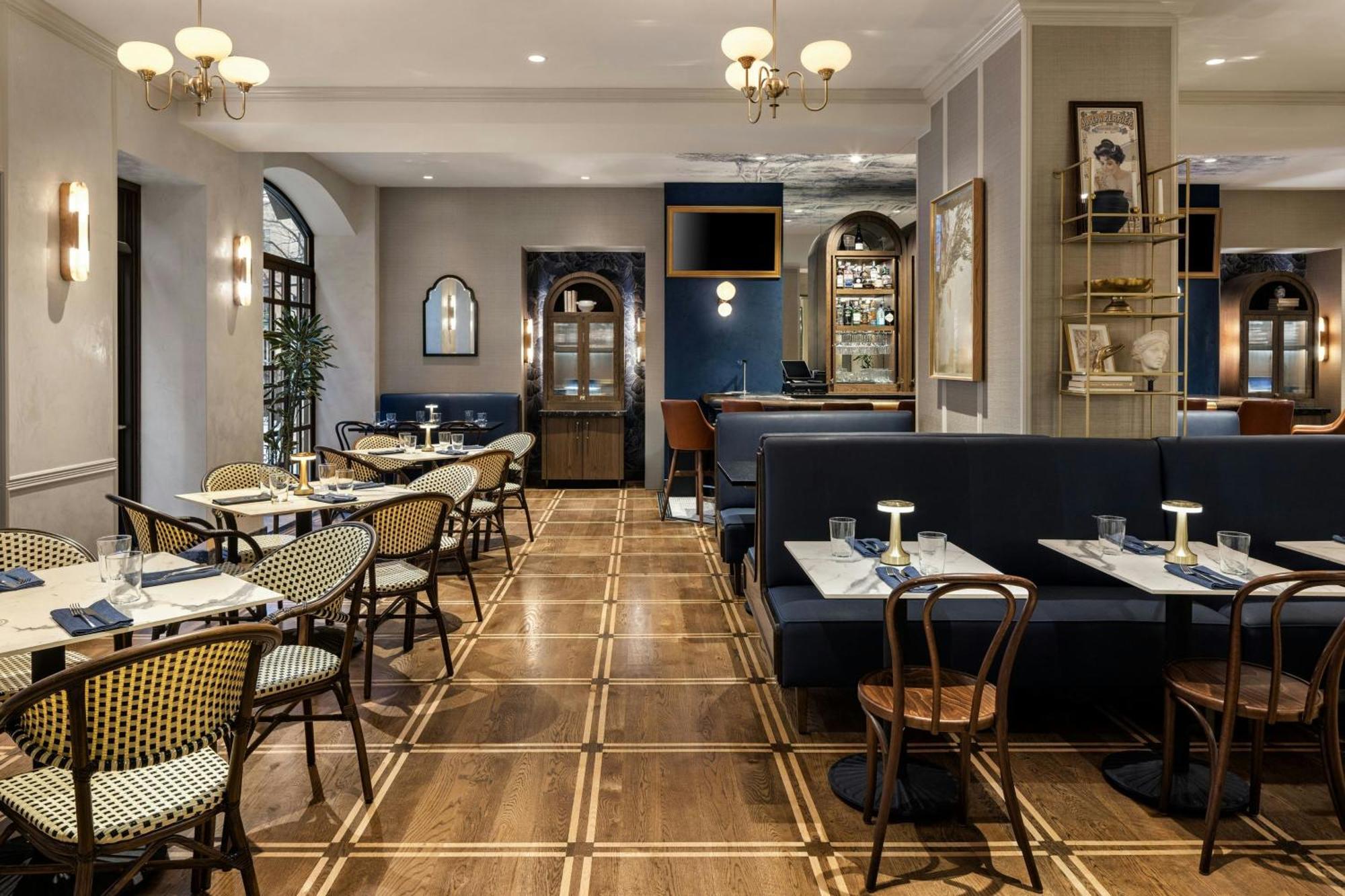 The Talbott, Autograph Collection 4*