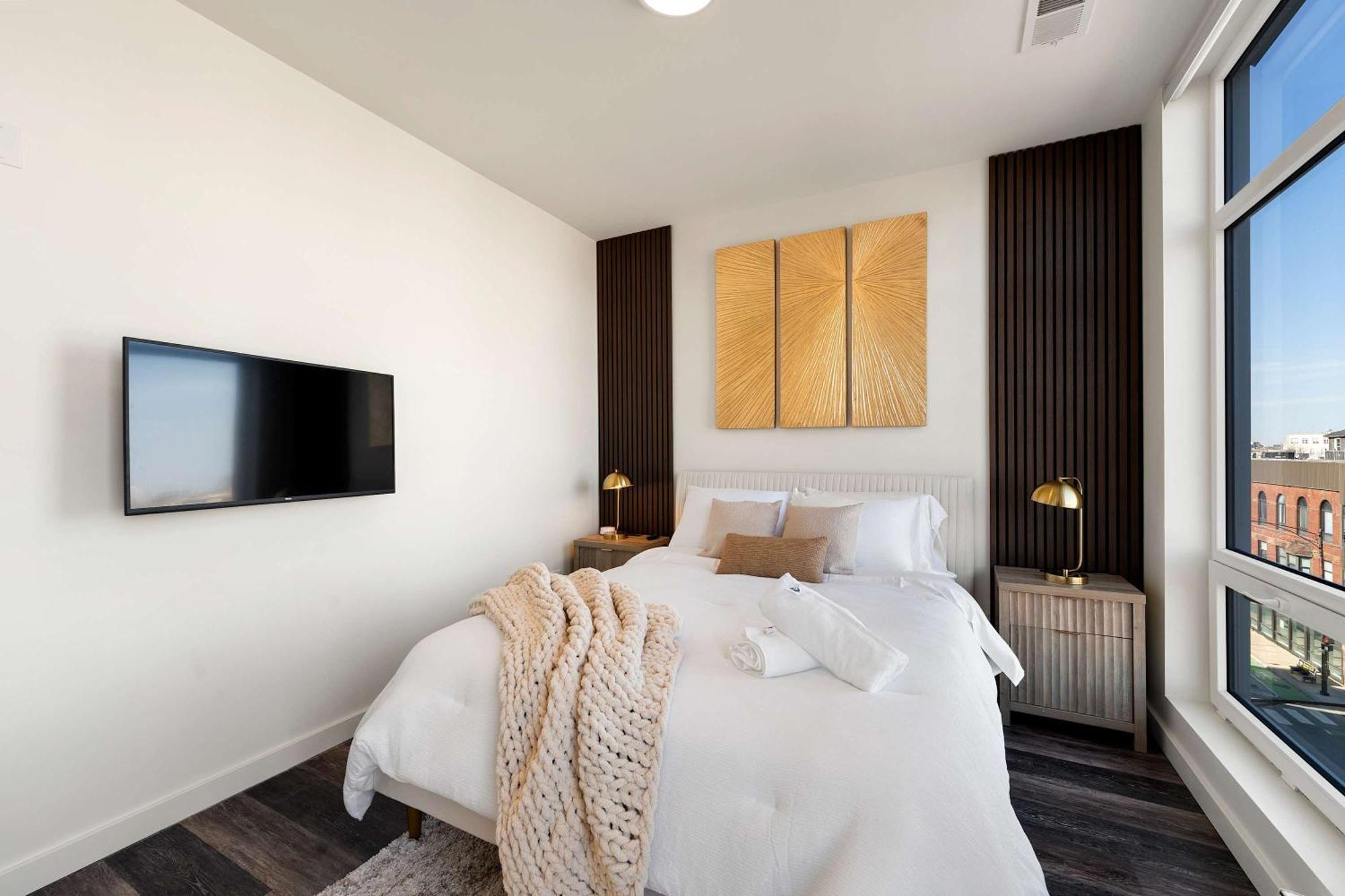 Luxury 2bd-2ba View-gym-rooftop