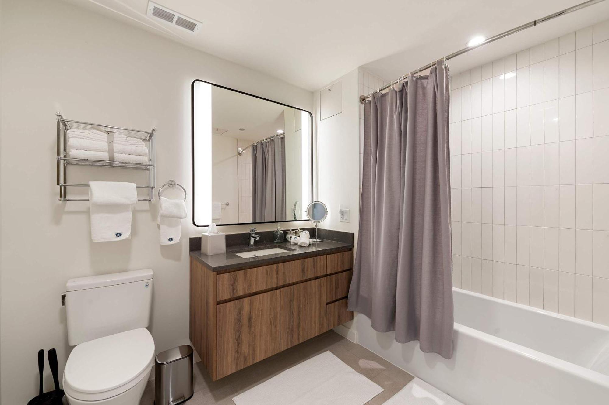 Luxury 2bd-2ba View-gym-rooftop Appartement *