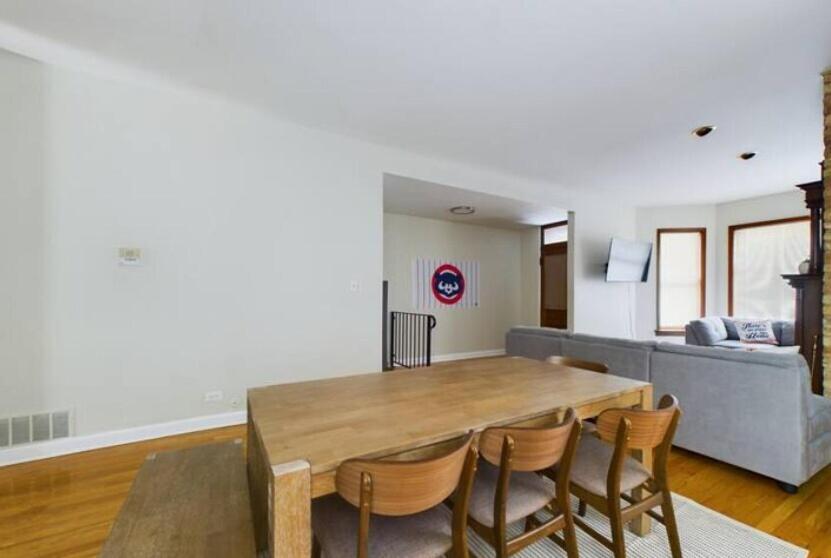 Cubs Clubhouse Retreat Apartment Chicago