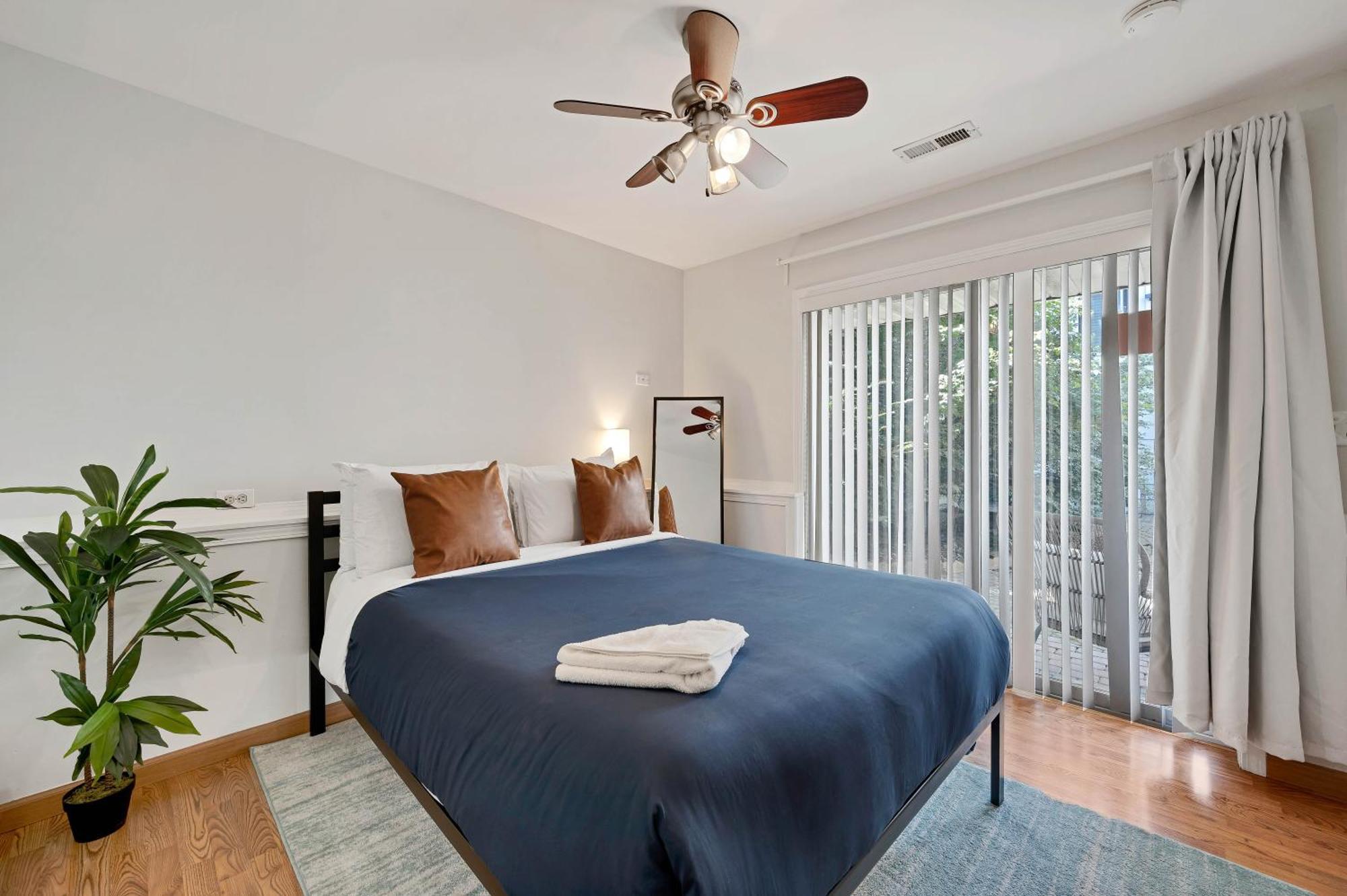Old Town 3bd 3ba Coach House, Garage Parking Incl *