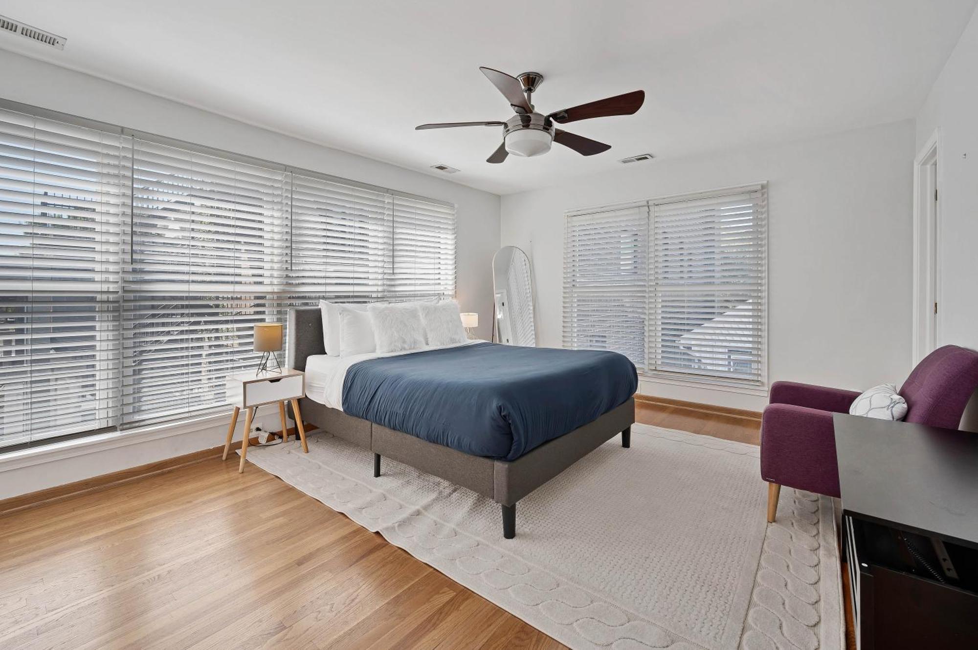 Old Town 3bd 3ba Coach House, Garage Parking Incl