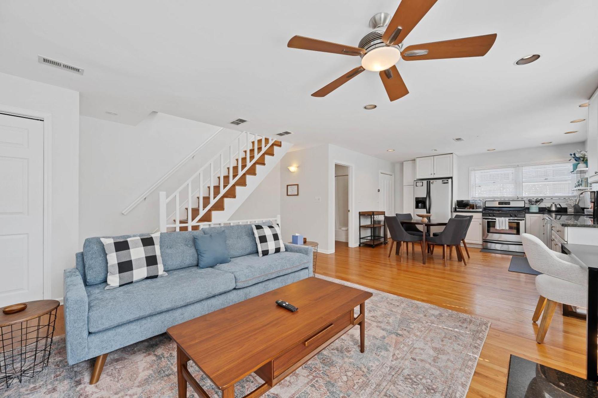 Old Town 3bd 3ba Coach House, Garage Parking Incl Holiday home