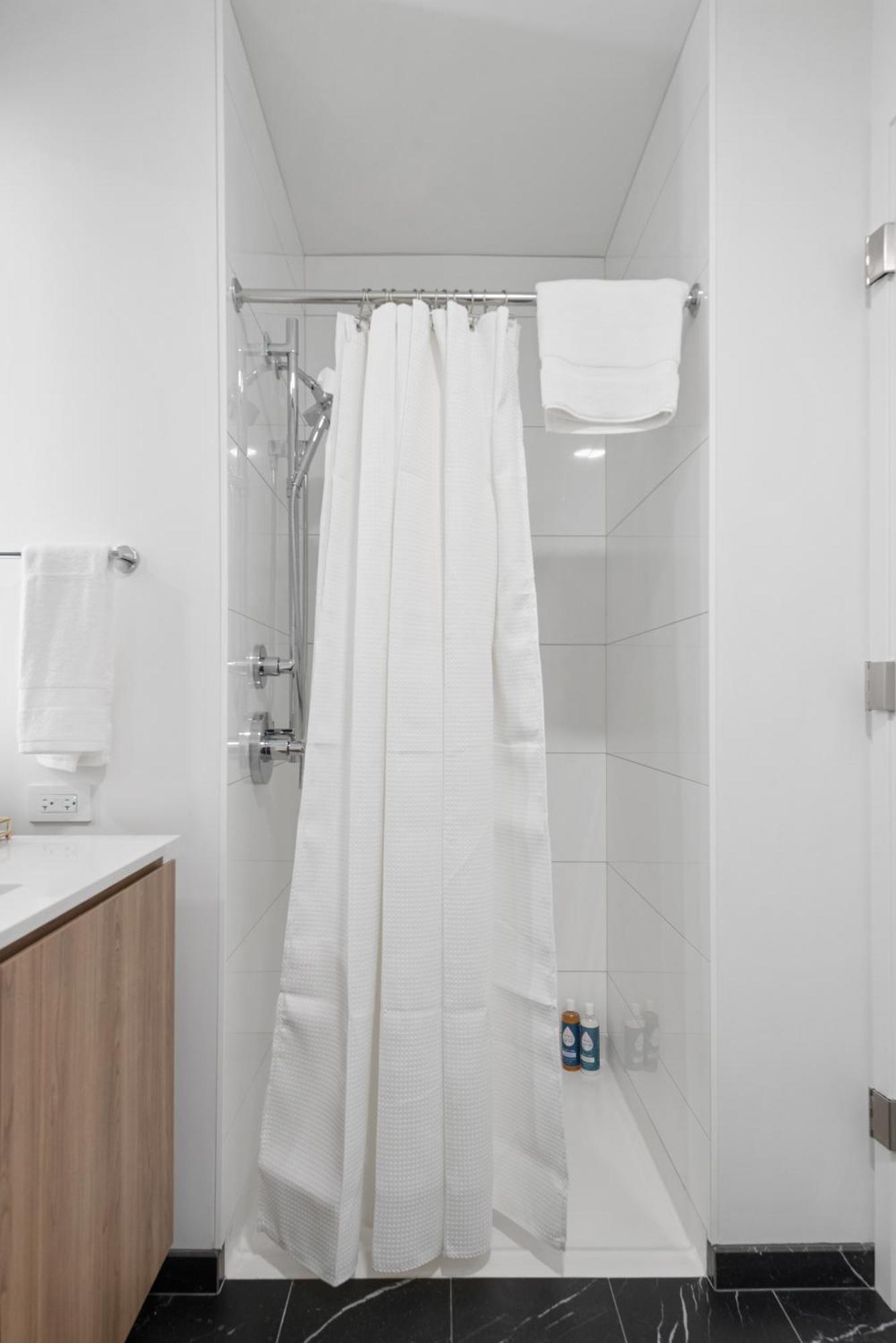 Lux Apts With Views And Amenities Apartment *