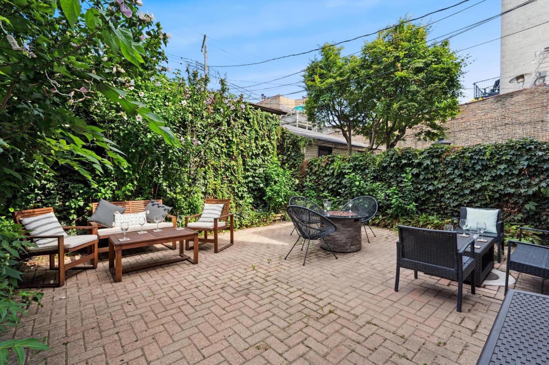 Wrigley 4br Home, Sleeps 10 Holiday home *