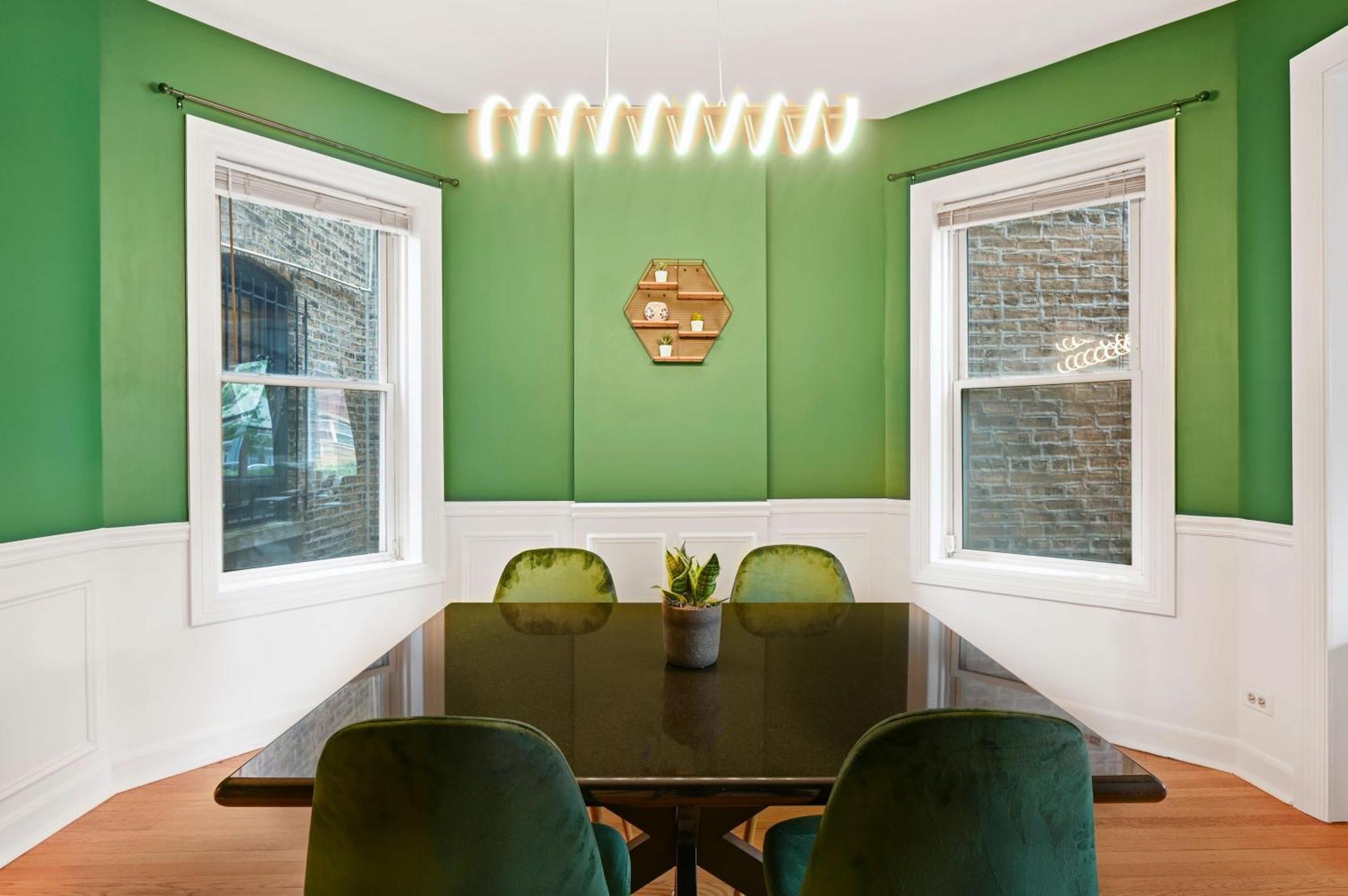 Wrigley 4br Home, Sleeps 10 Holiday home Chicago