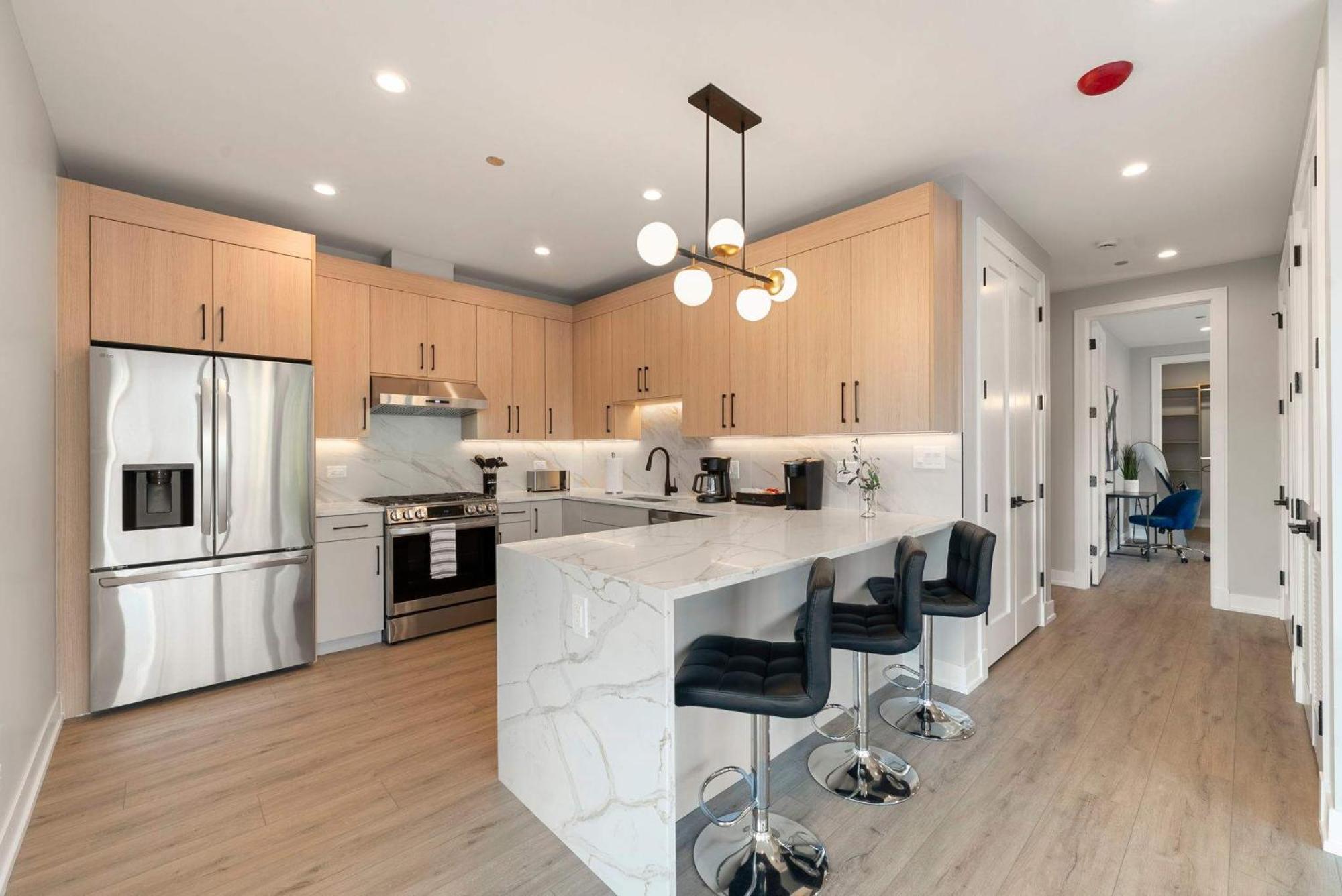 Apartment New Build In Pilsen Spacious 2 Bed 2 Bath Unit *