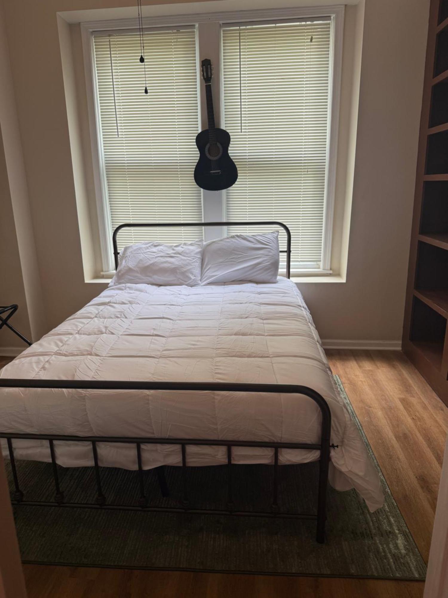 Prime Location Retreat 4 Bedrooms W Parking *