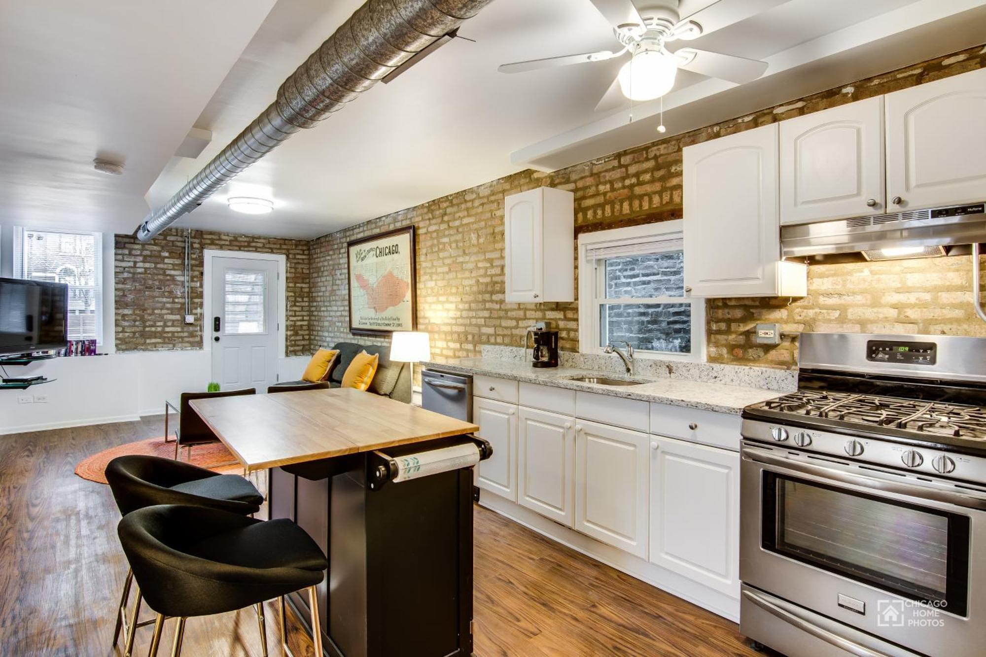 Wicker Park 6bd 4ba, Steps From Cta, Parking Incl Holiday home *