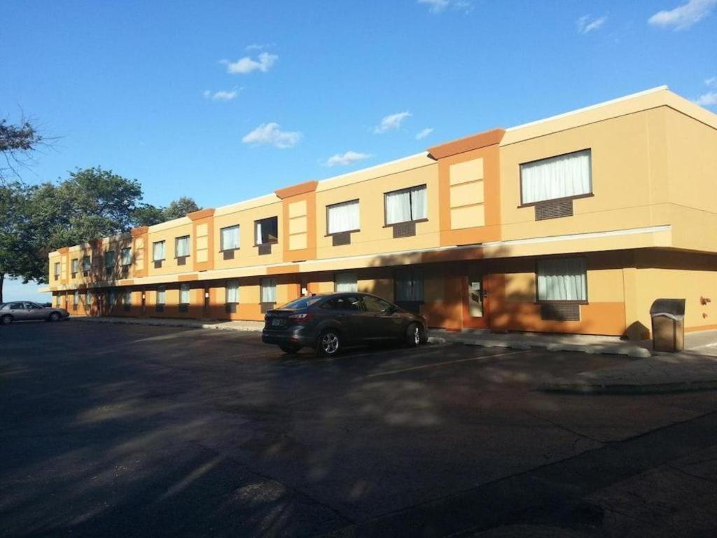 Shore Hotel