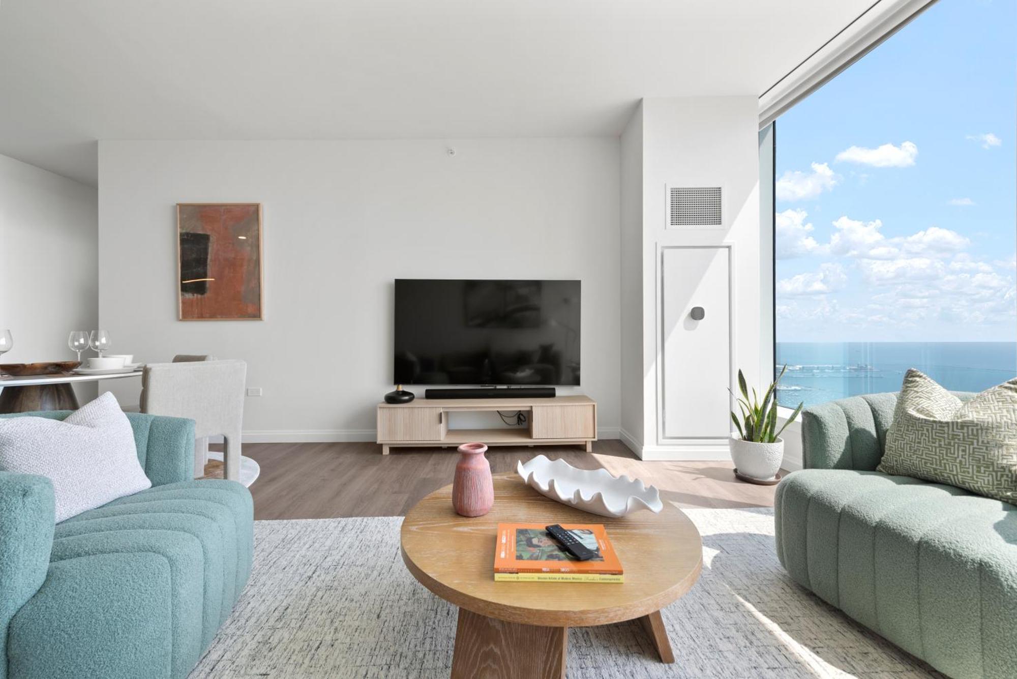 Lux Apts With Views And Amenities Apartment *