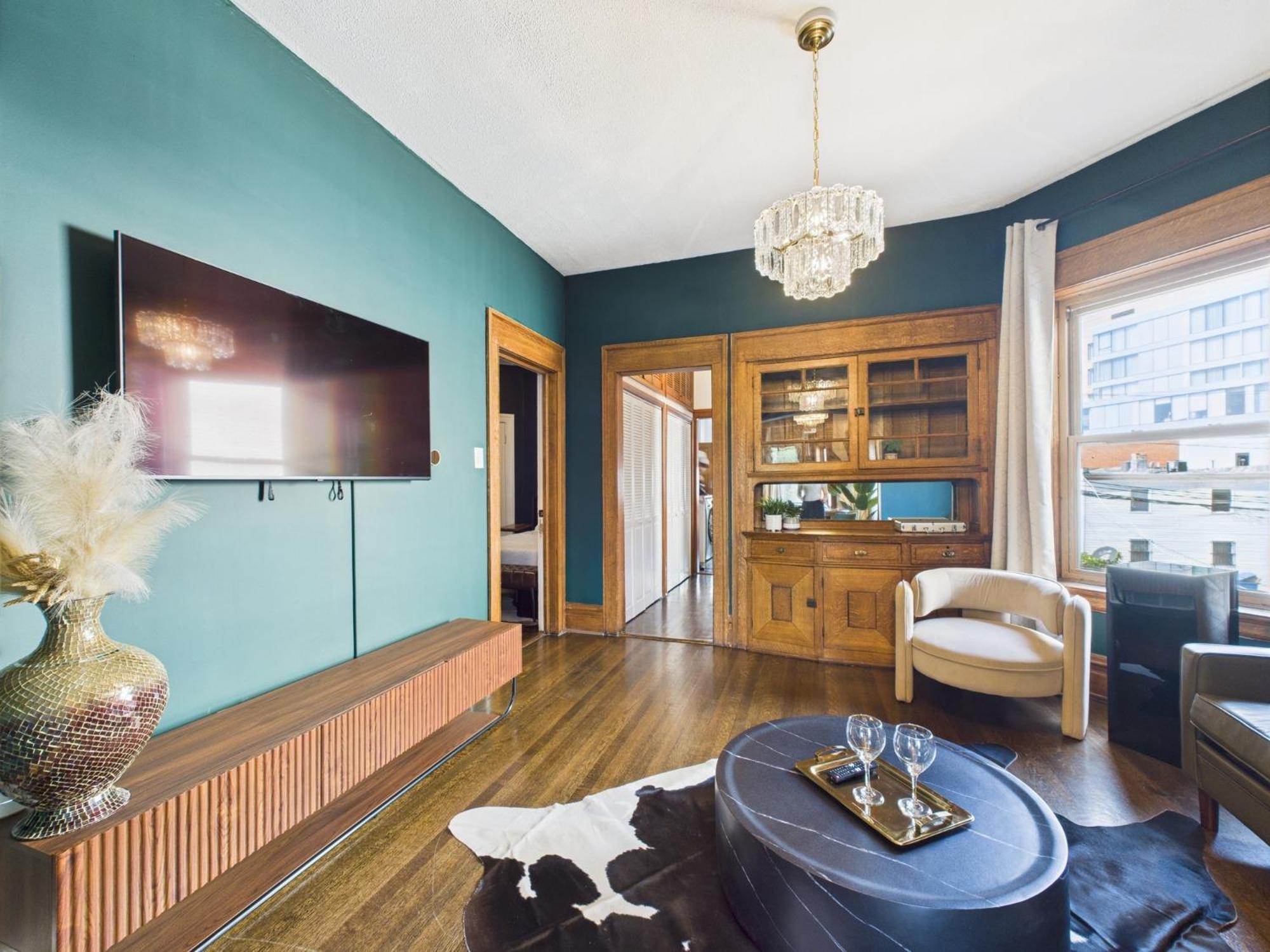 Wrigleyville Gem With Hidden Bar & Vintage Charm *