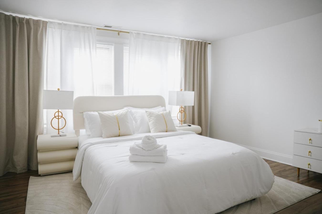Sleeps 18 • 8Br • Game Room • Gym • Theater Holiday home *