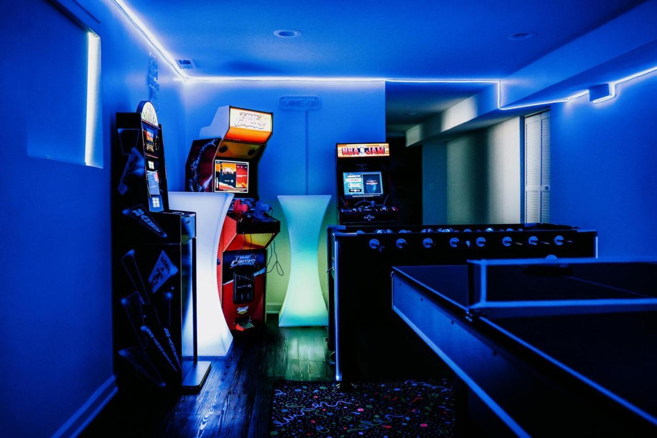 Sleeps 18 • 8Br • Game Room • Gym • Theater Holiday home *