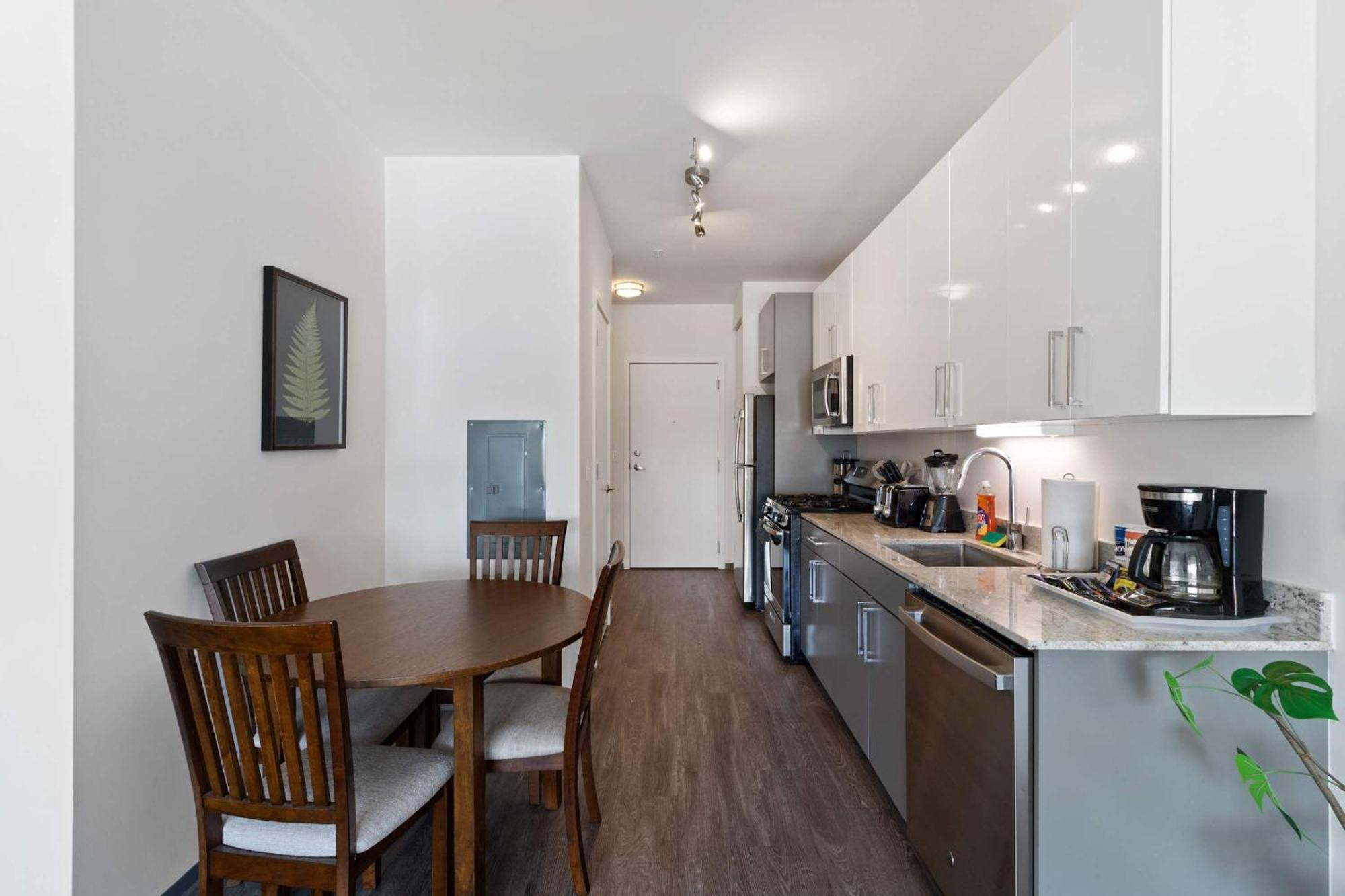 New Modern 1br Lux Escape Chicago