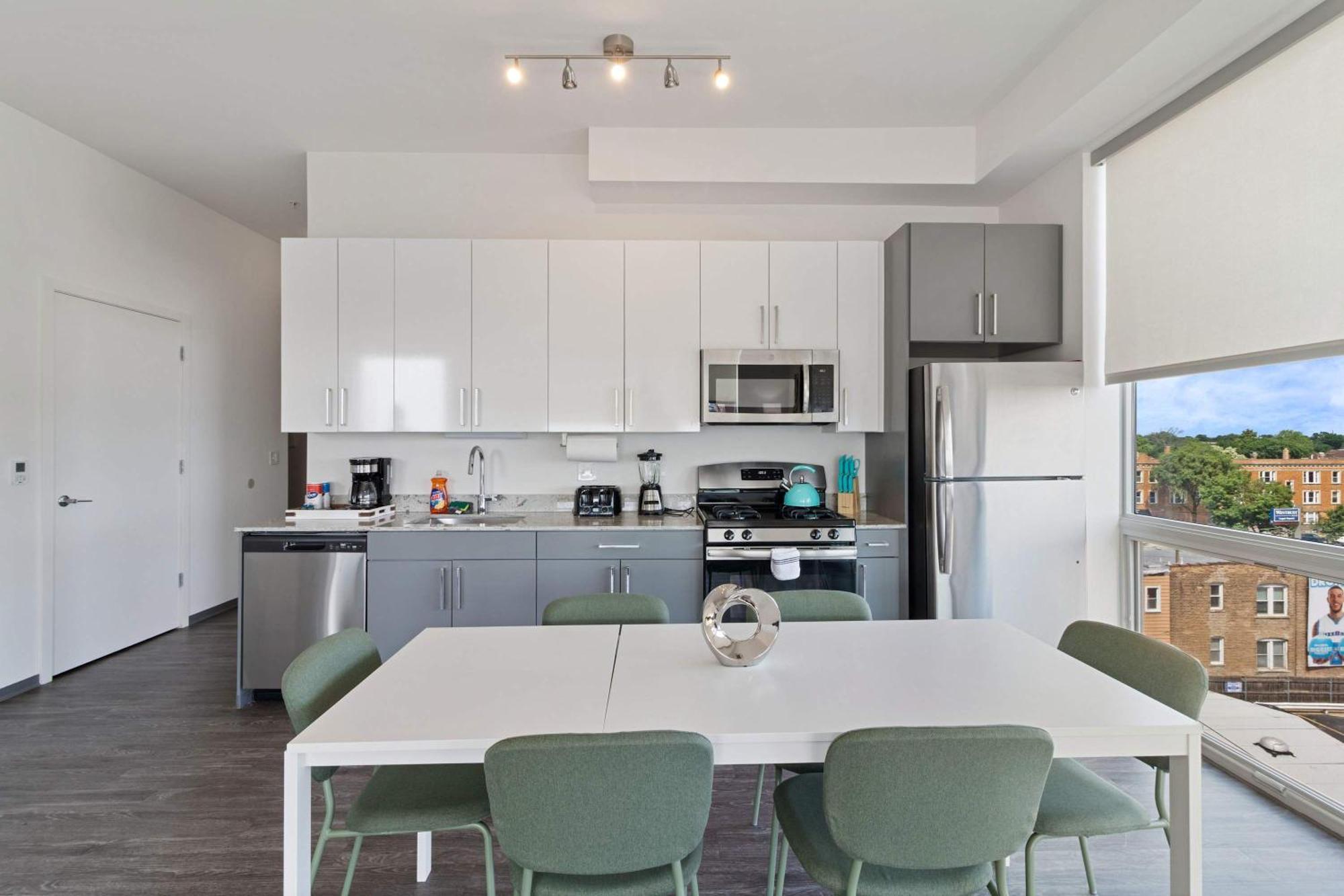 2br Loft Sweeping Glass Views * Chicago