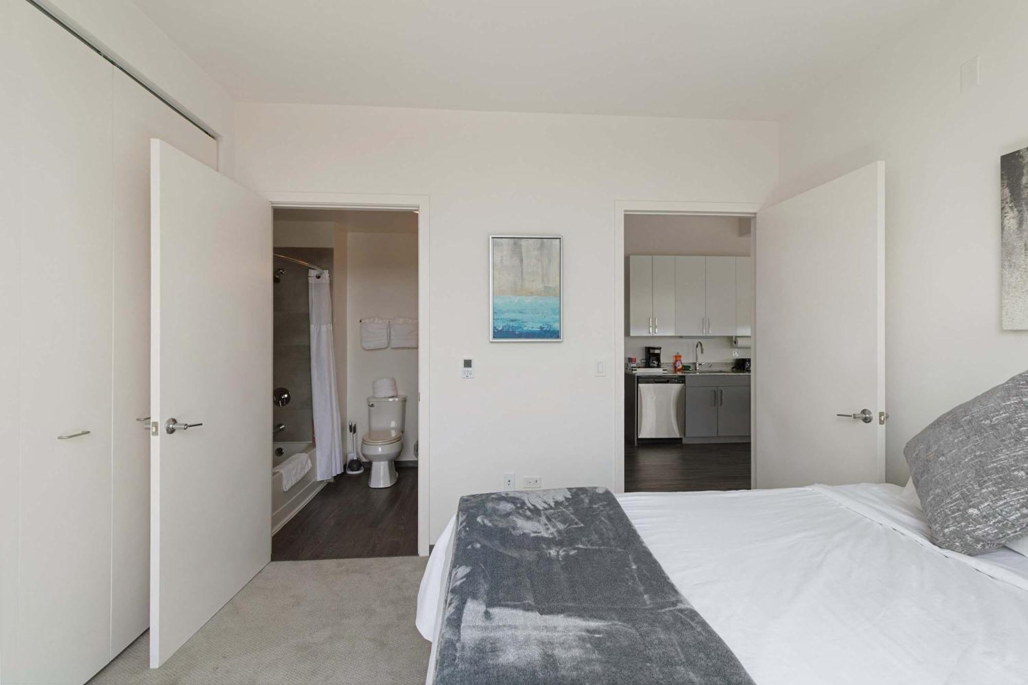 2br Loft Sweeping Glass Views Chicago