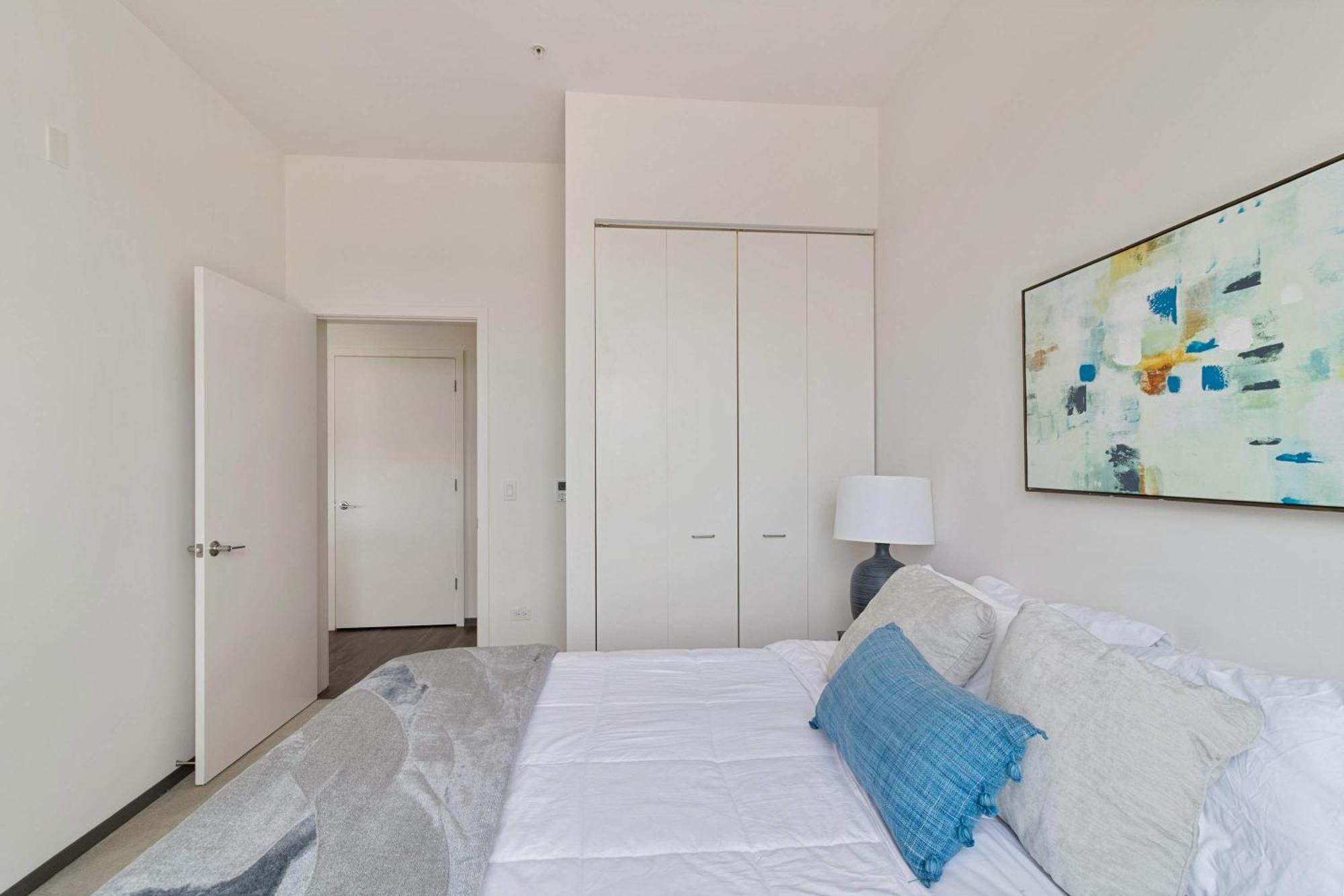 2br Loft Sweeping Glass Views Apartment *