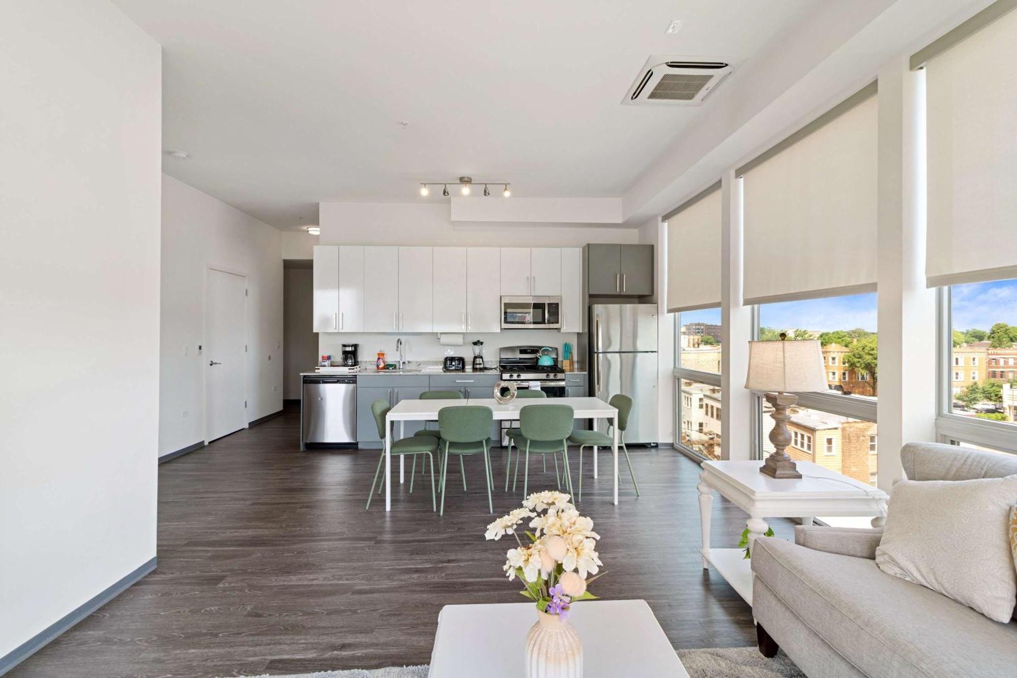 2br Loft Sweeping Glass Views Apartment