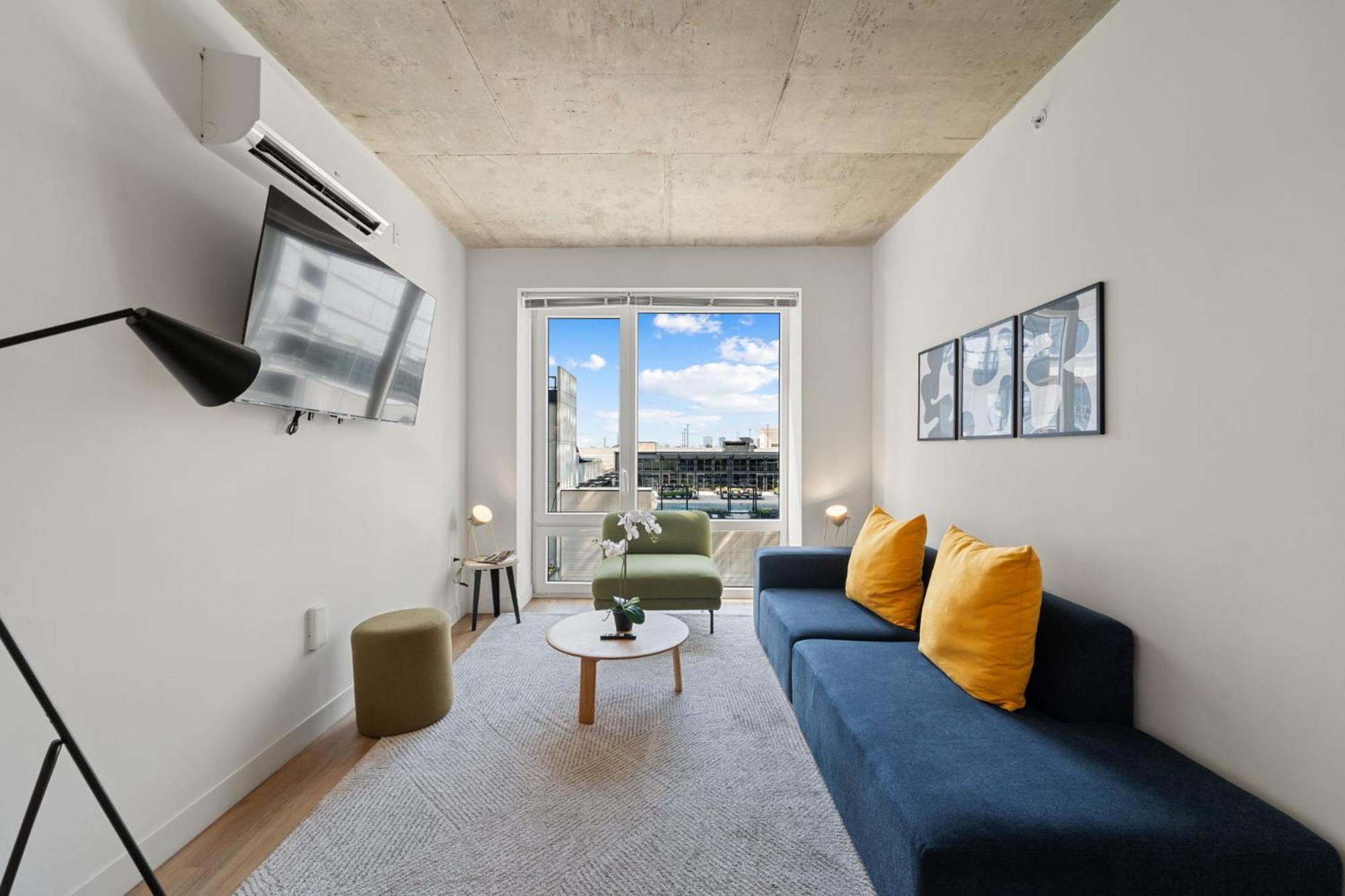 3br Escape Bright Sleek Spacious Hotel Chicago