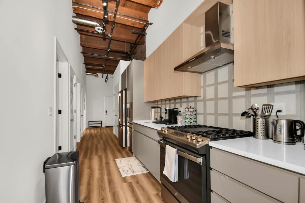 Apartment River North Rooftop With In And Out Parking 1