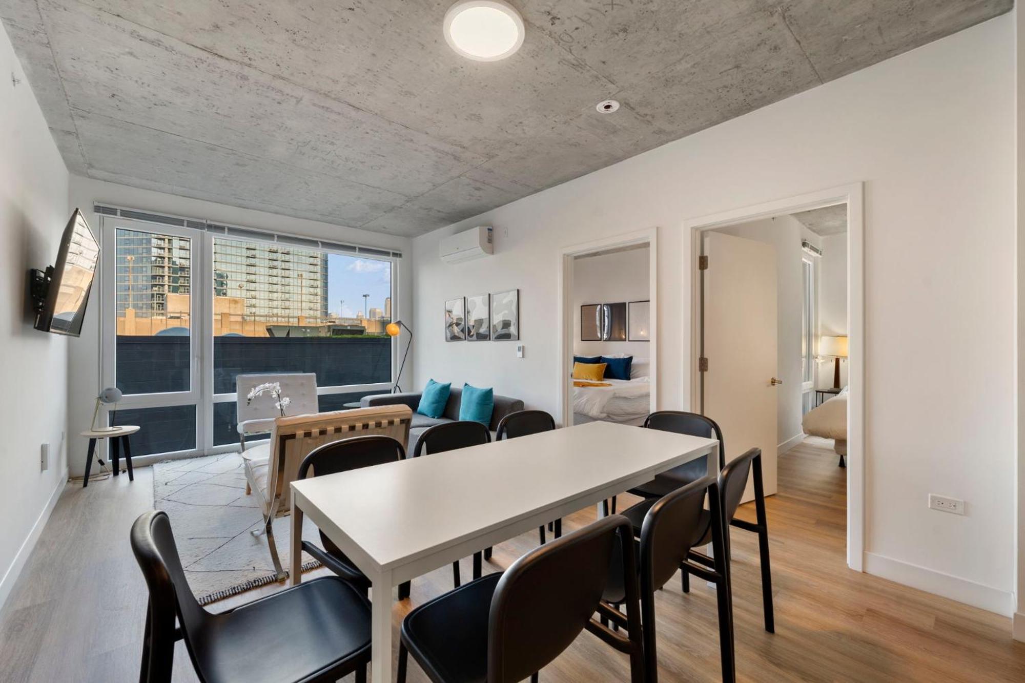 Chic 4-bedroom With Skyline Views & Amenities Hotel Chicago