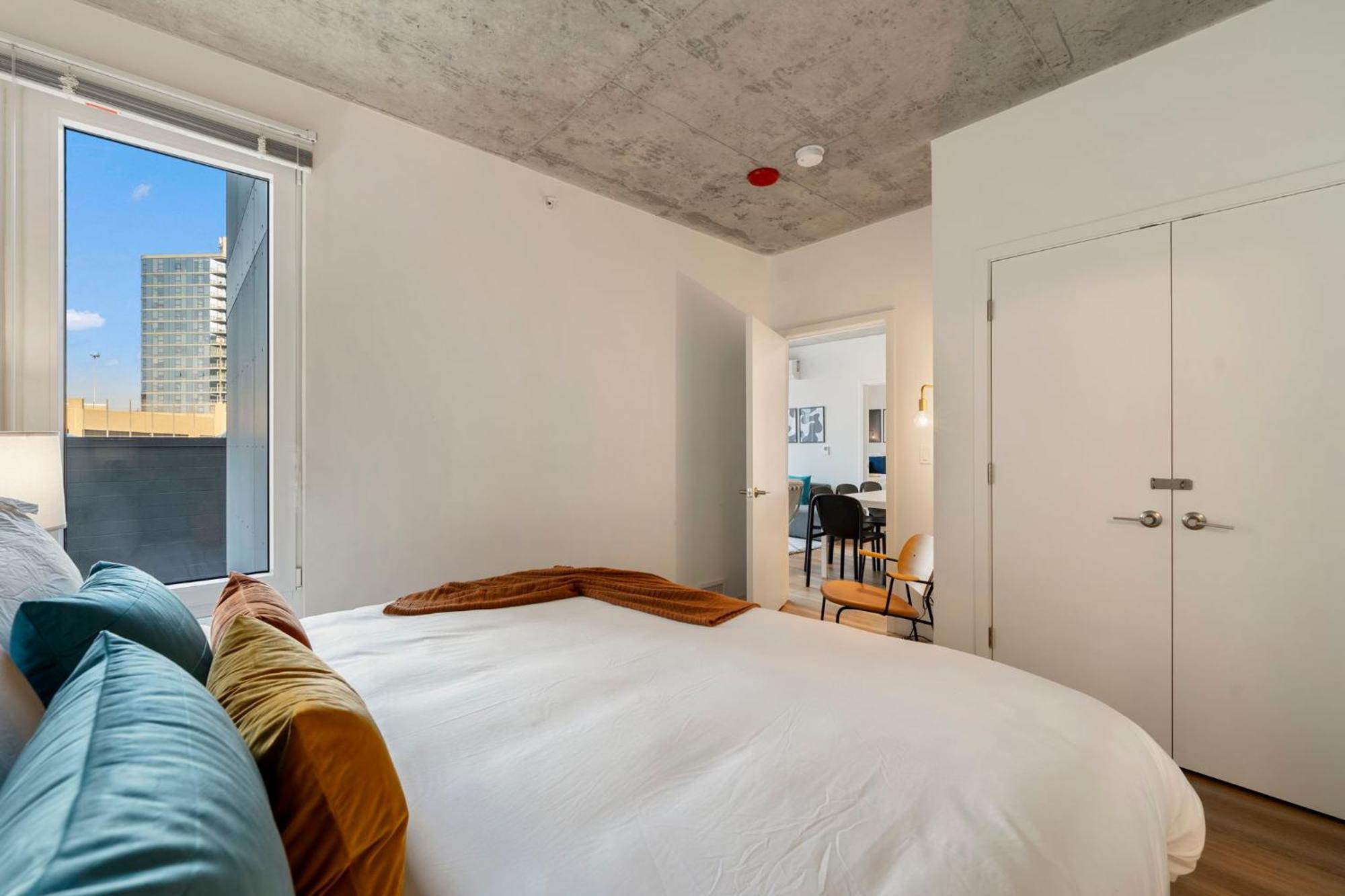 Chic 4-bedroom With Skyline Views & Amenities Hotel Chicago