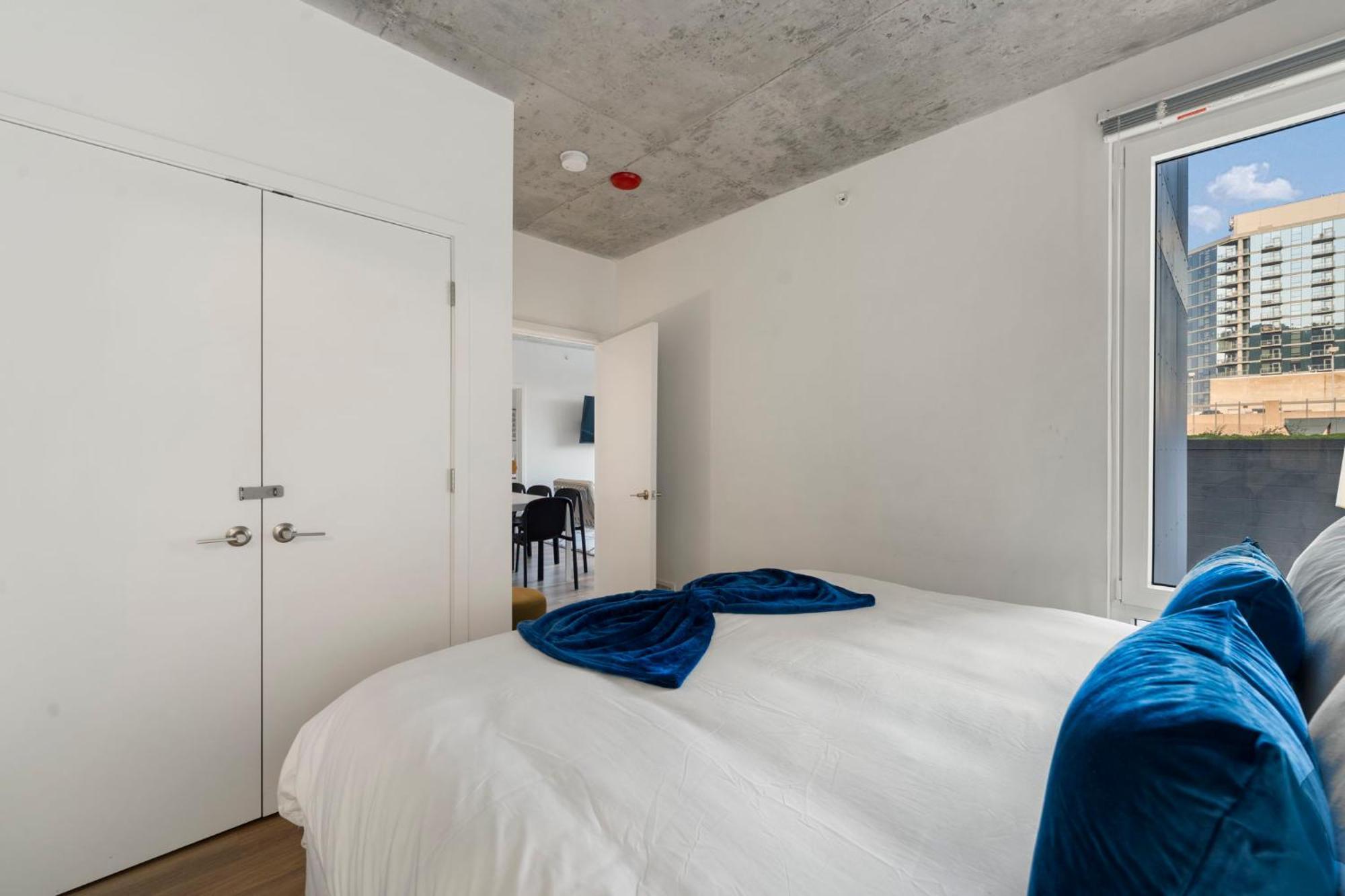 Chic 4-bedroom With Skyline Views & Amenities Chicago