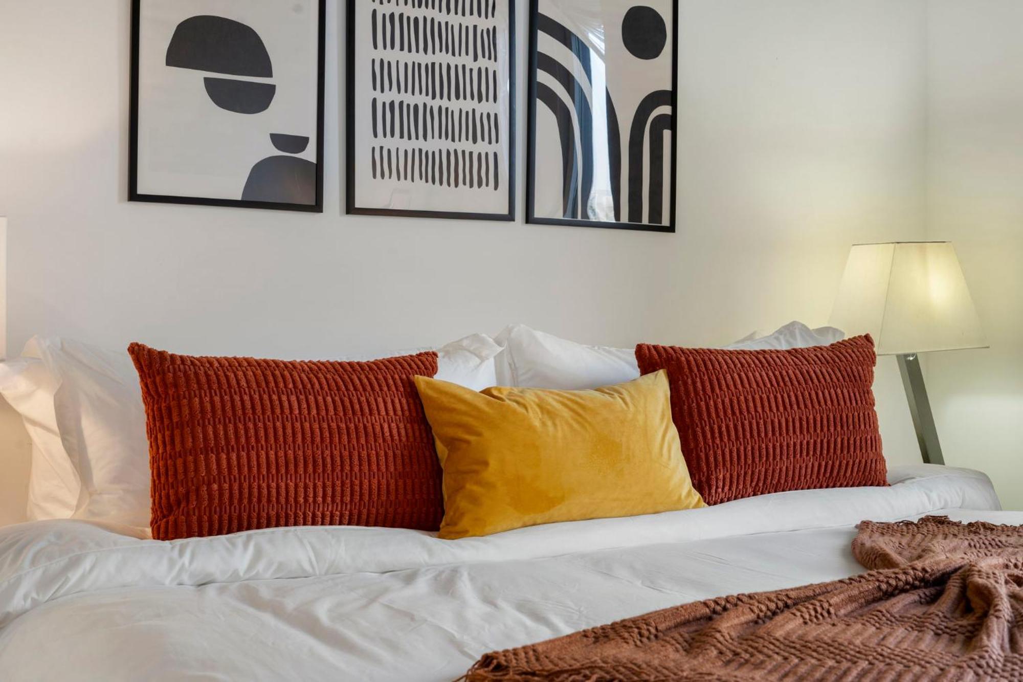 Chic 4-bedroom With Skyline Views & Amenities Hotel Chicago