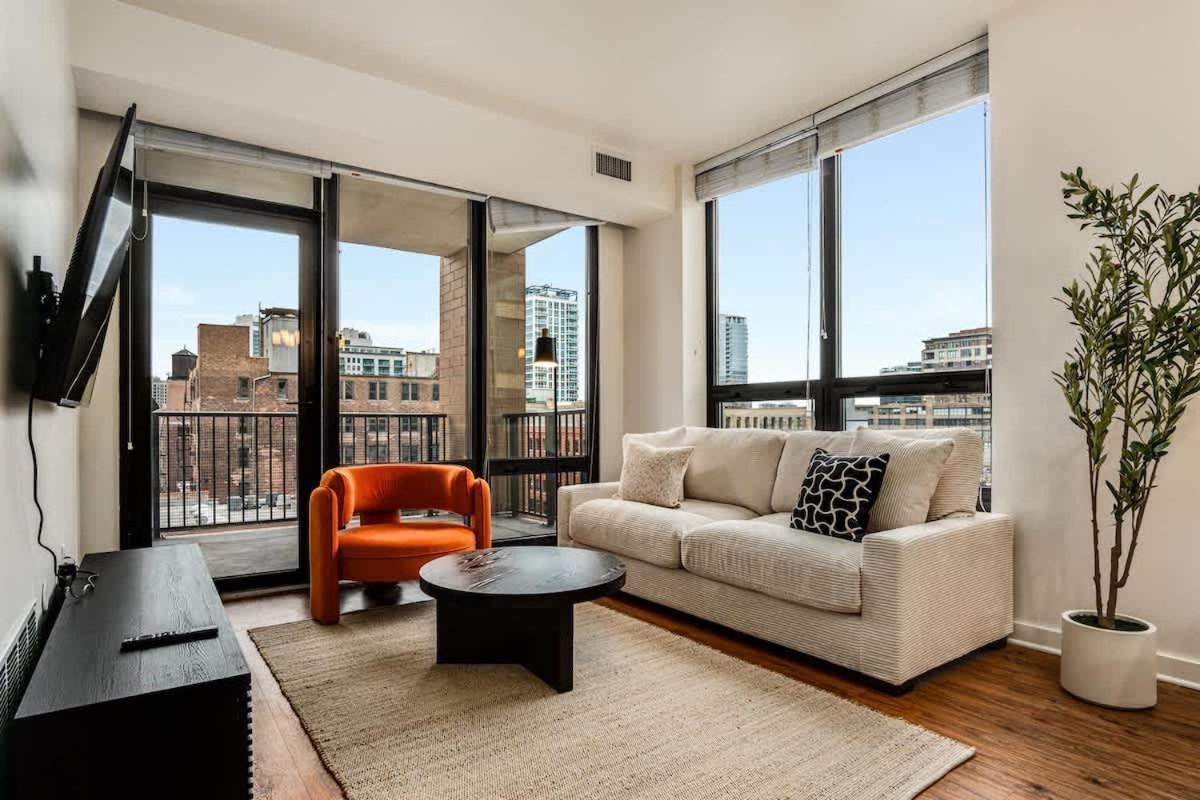 Apartment Boulevard Walk Everywhere 5 Mins To Magnificent Mile River North 05 Chicago