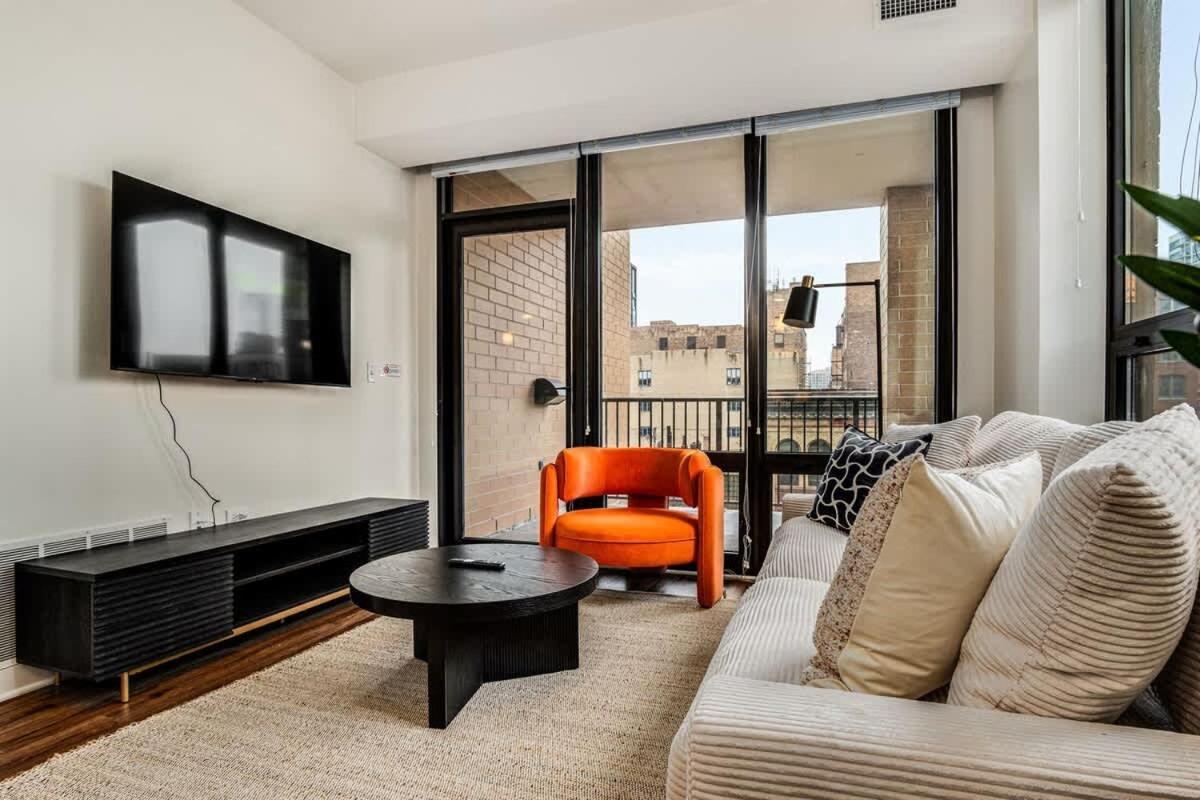 Apartment Boulevard Walk Everywhere 5 Mins To Magnificent Mile River North 02