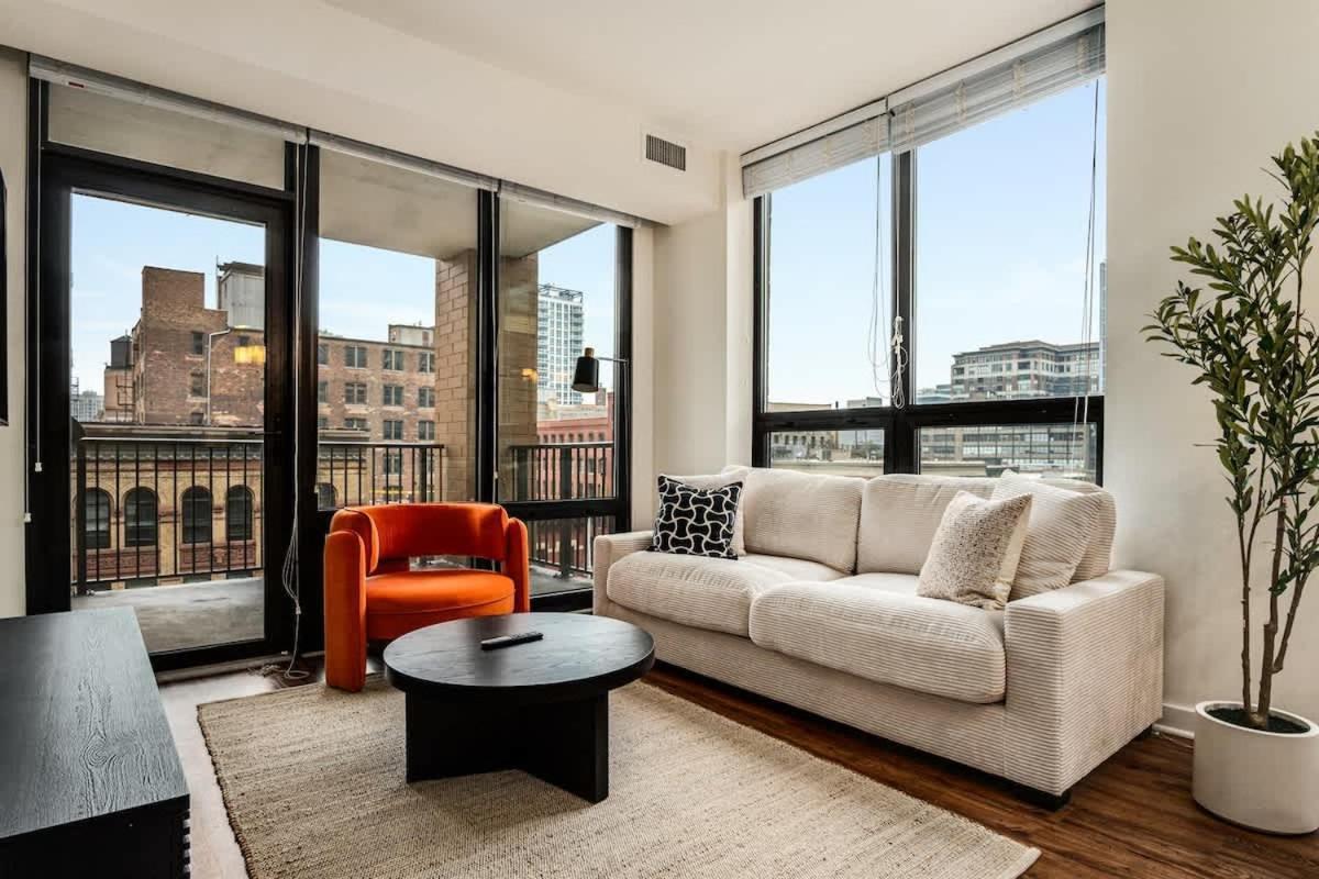 Boulevard Walk Everywhere 5 Mins To Magnificent Mile River North 02 Apartment