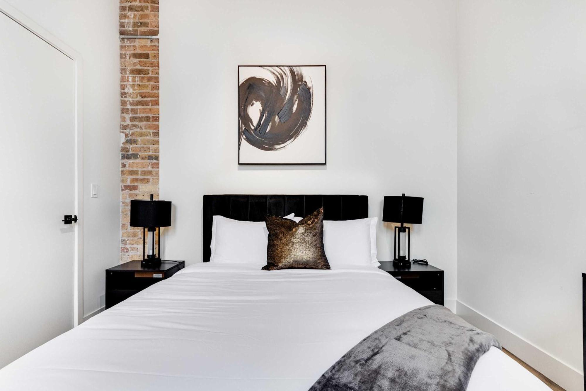 River North Rooftop With In And Out Parking 6 Apartment Chicago
