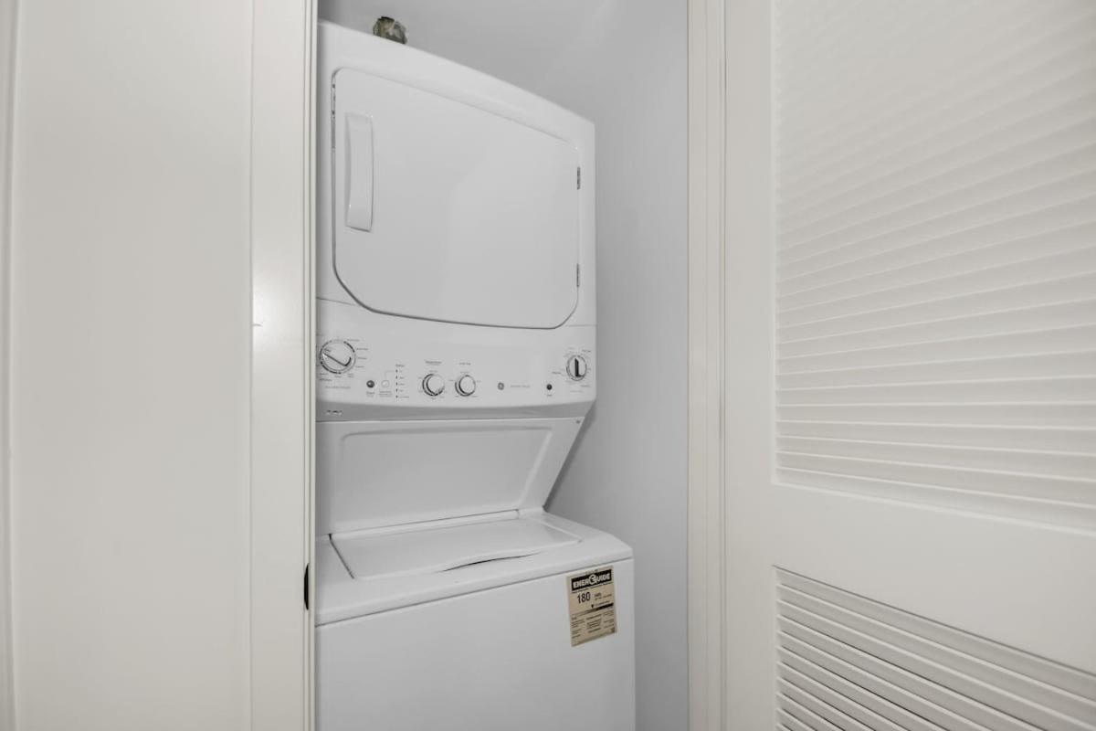 River North Rooftop With In And Out Parking 1 *